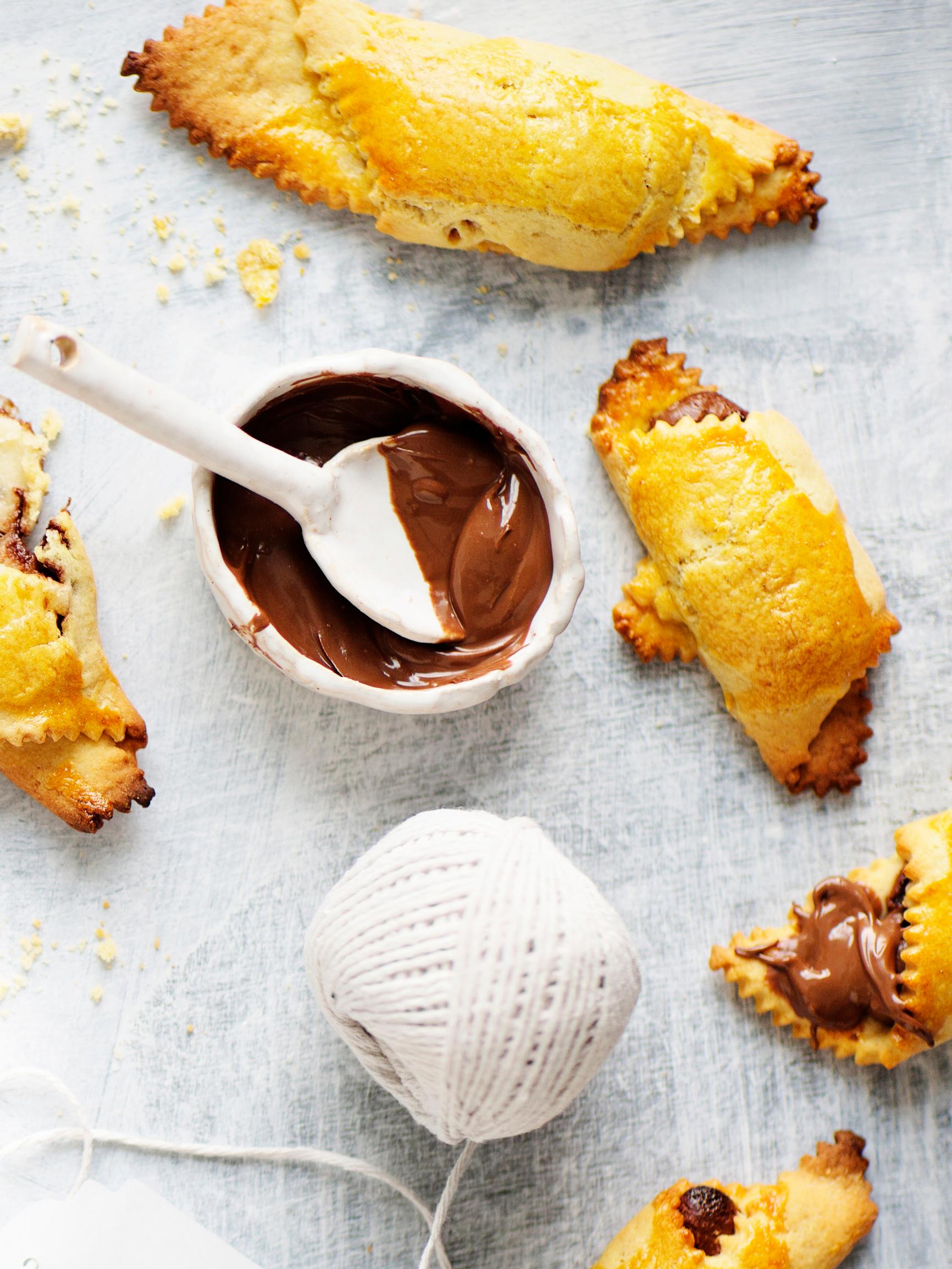 Hetkessä valmista! Nutella-sarvet kiepautetaan banaanista, suklaisesta tahnasta ja valmistaikinasta