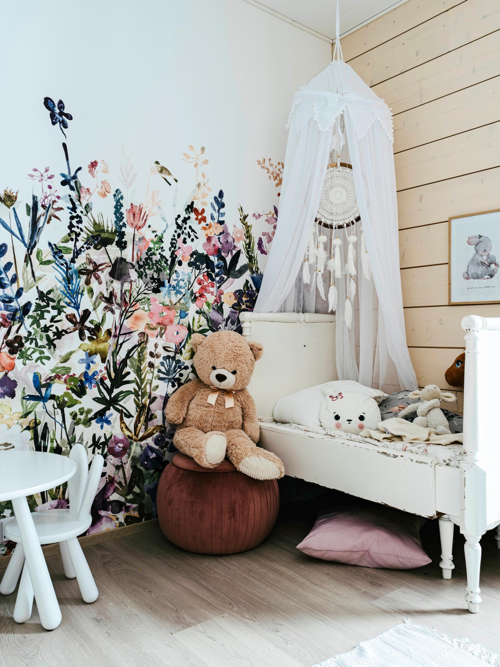 Rebell Walls Mea Meadow -valokuvatapetti lastenhuoneessa
