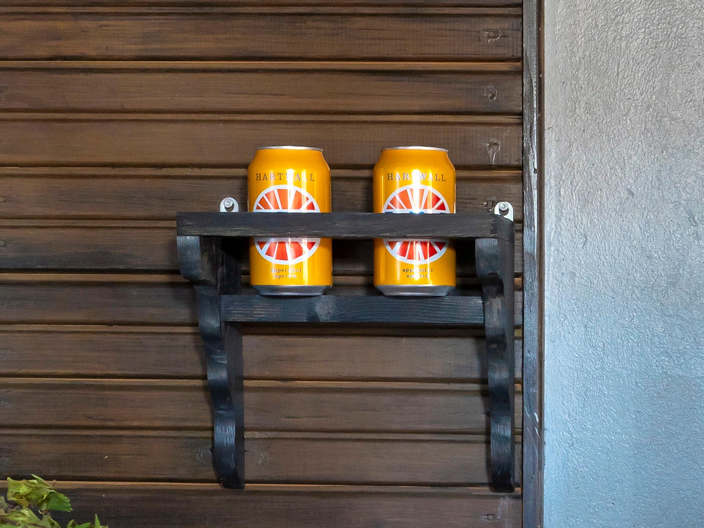 Juomateline saunaan – tee seinään kiinnitettävä teline pulloille ja tölkeille