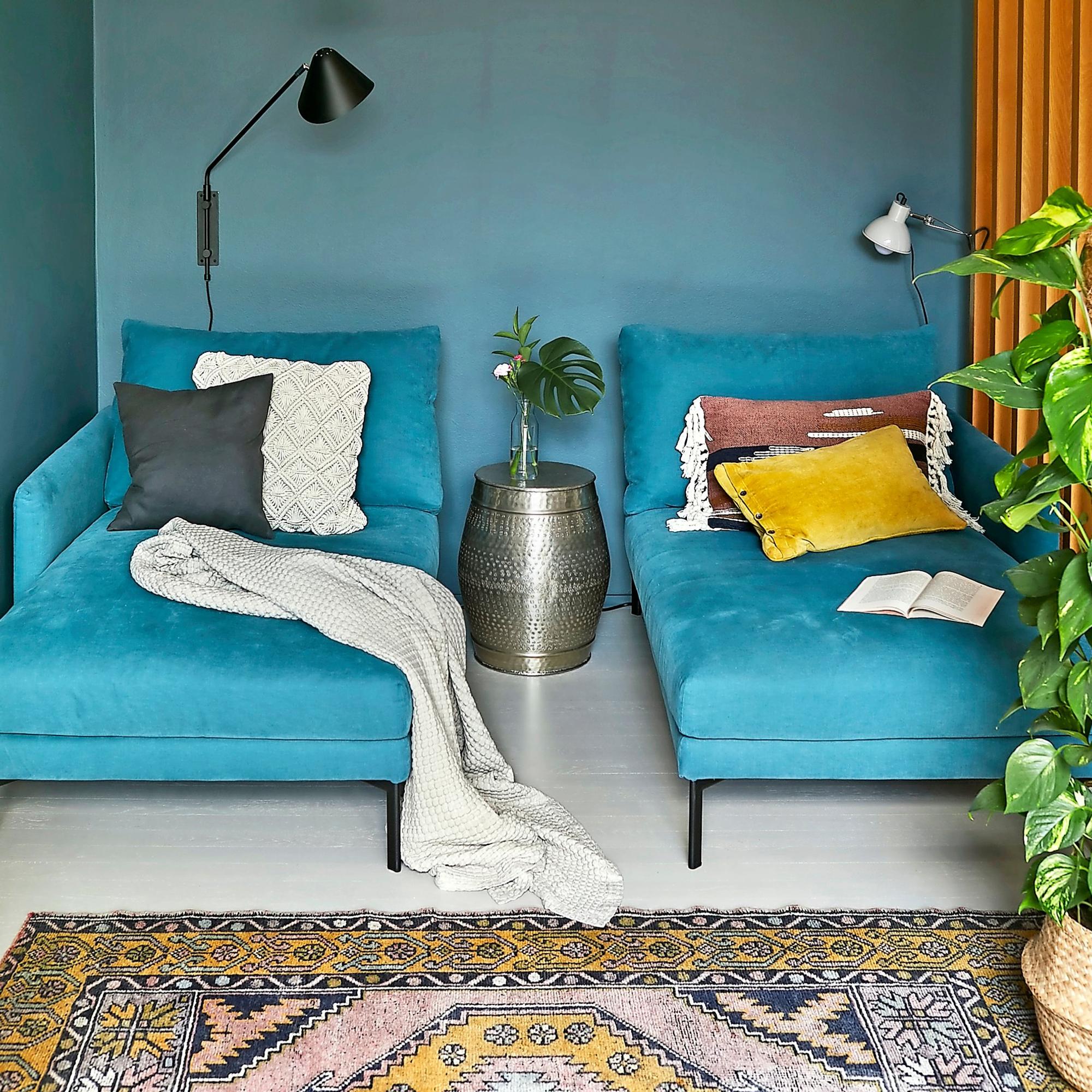 Kuin yksi huone lisää! Portaikon ja keittiön väliin jäävä epämääräinen hukkatila muuttui tunnelmalliseksi lukunurkkaukseksi