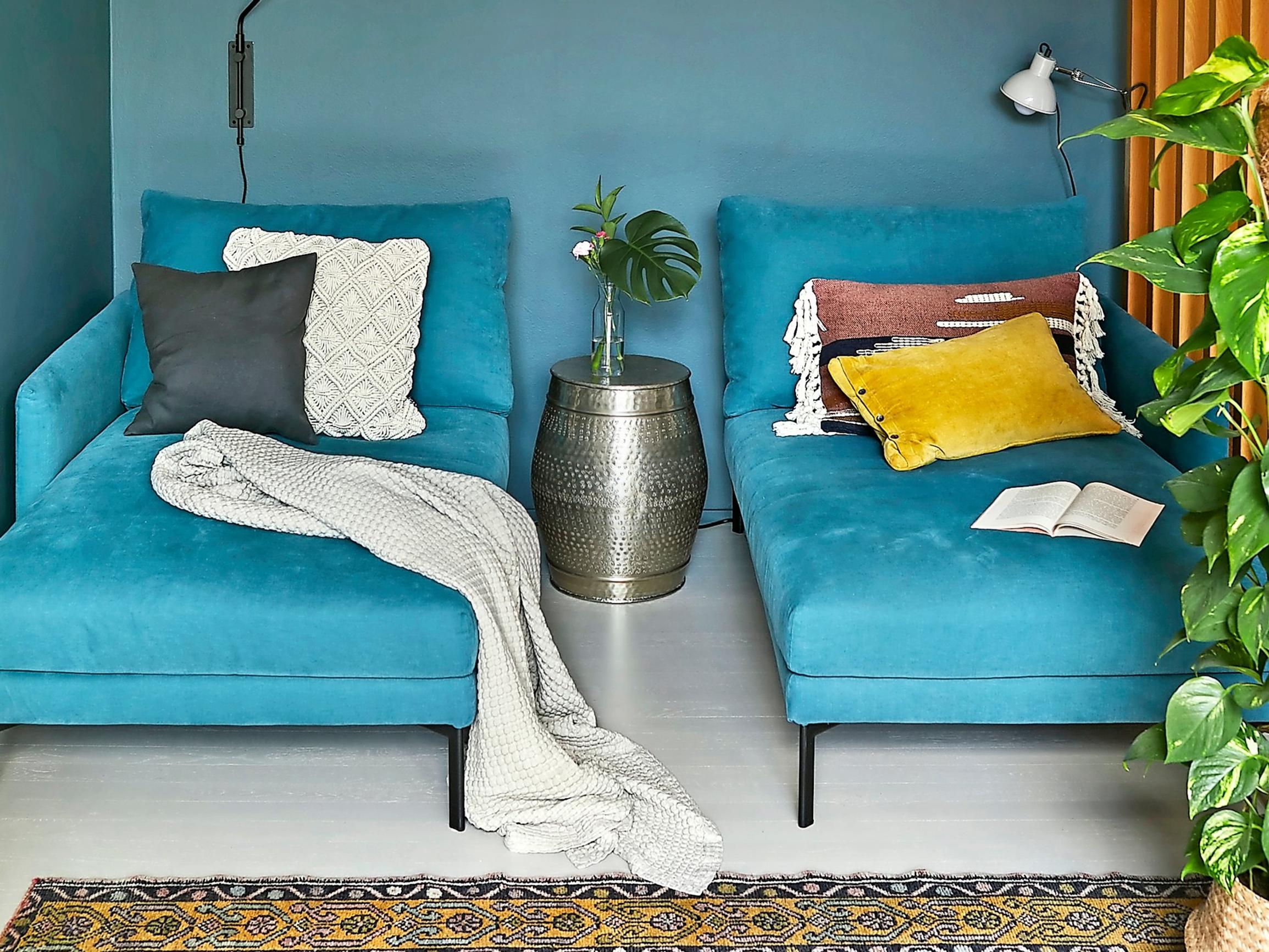 Kuin yksi huone lisää! Portaikon ja keittiön väliin jäävä epämääräinen hukkatila muuttui tunnelmalliseksi lukunurkkaukseksi