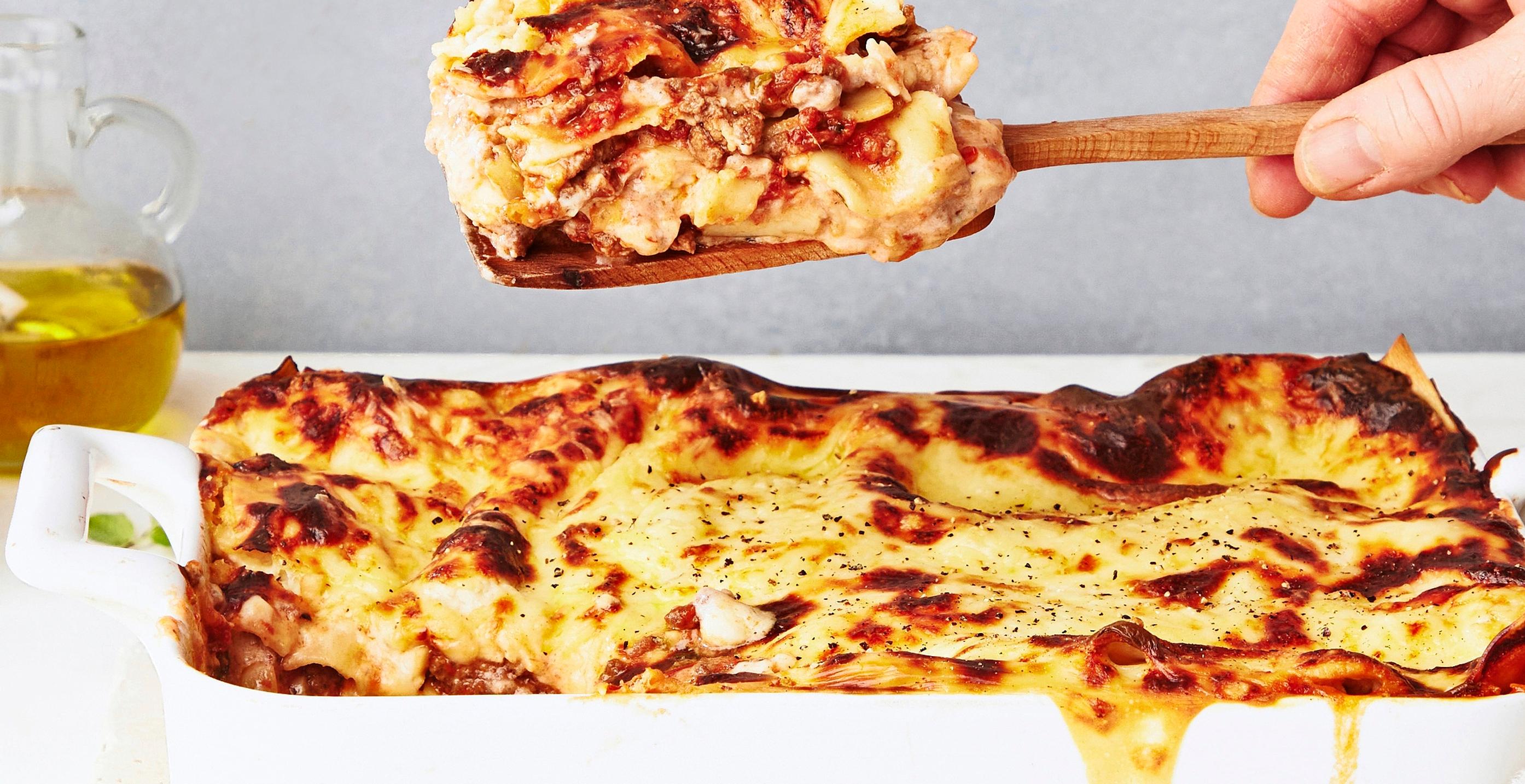 Maailman paras lasagne! Unelmamehevän vuokaruoan salaisuus piilee maukkaissa kastikkeissa