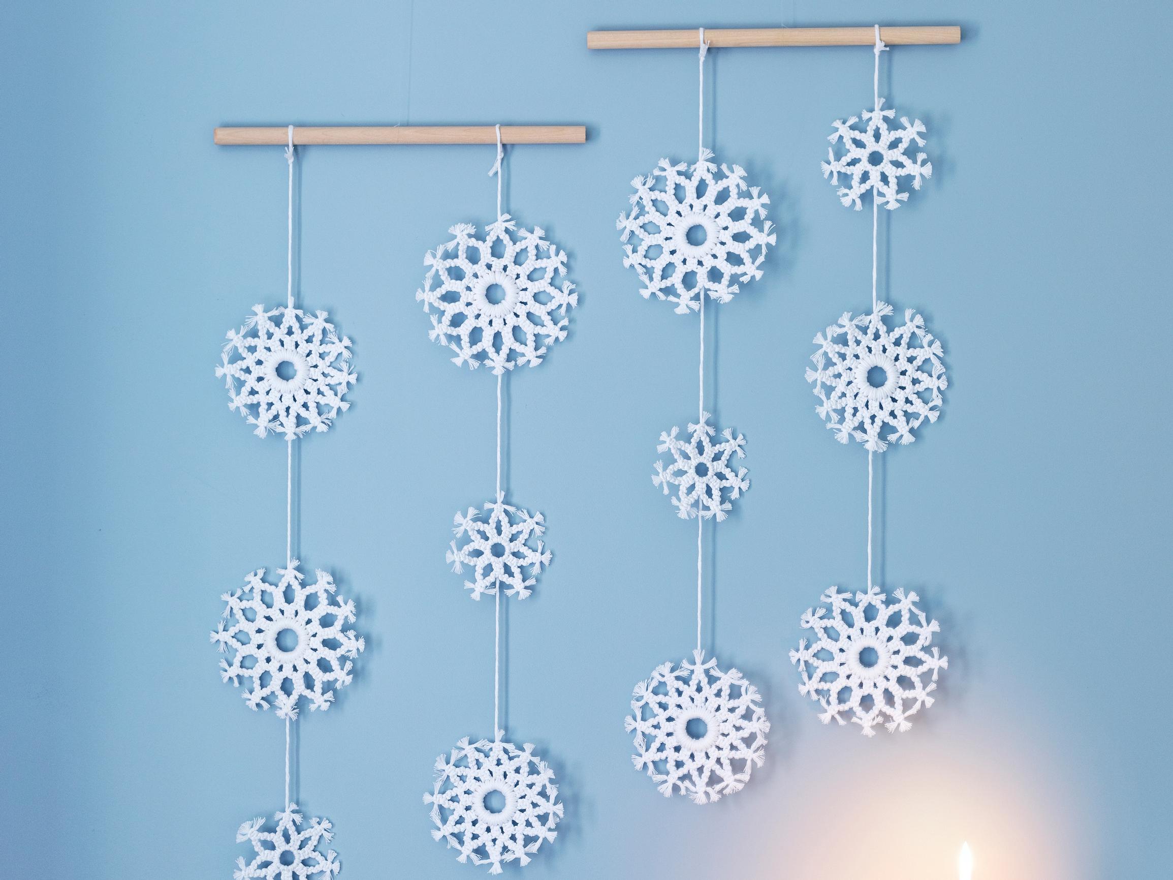 Pieni makrameetähti valmistuu hujauksessa! Somat tähdet sopivat kuusenkoristeiksi tai vaikka lahjapakettien somisteeksi