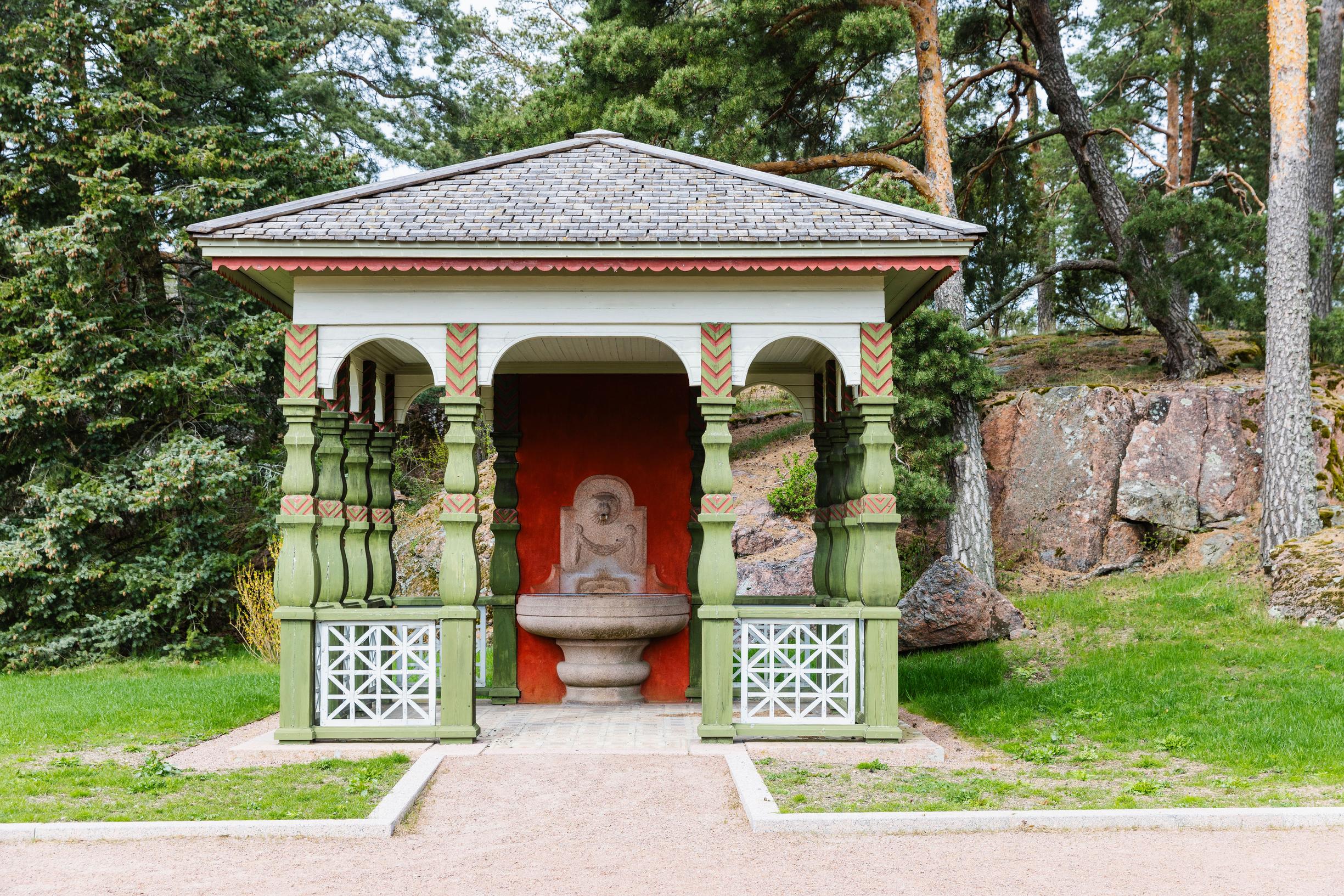 Puurakenteinen paviljonki