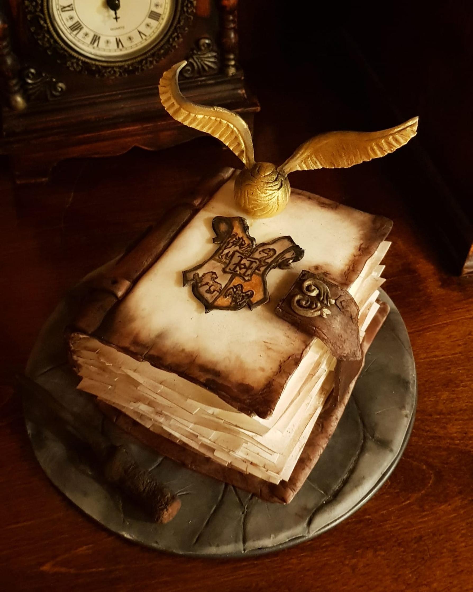 Pakko olla taikuutta! Karoliinan Harry Potter -kakku on kuin leipurivelhon luomus