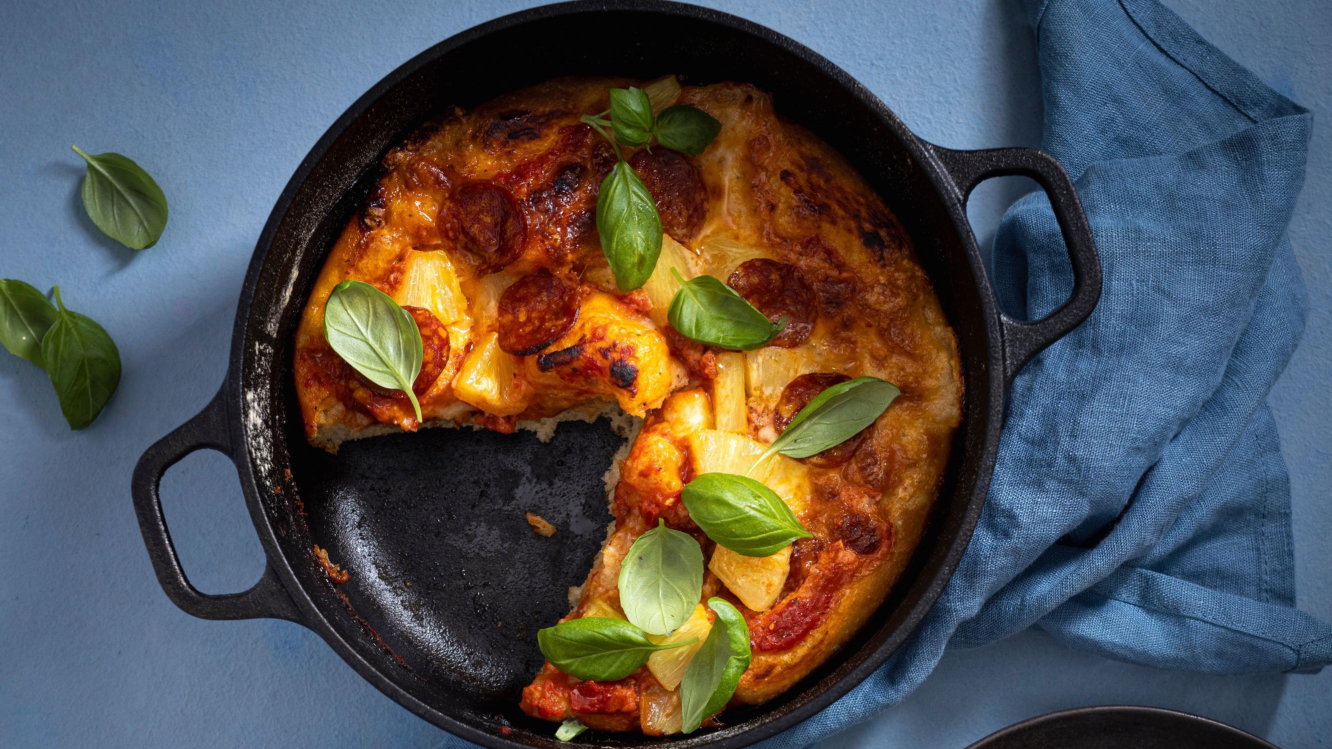 Patapizza on pannupizzan helppo sukulainen – anna kohota yön yli jääkaapissa ja paista padassa!