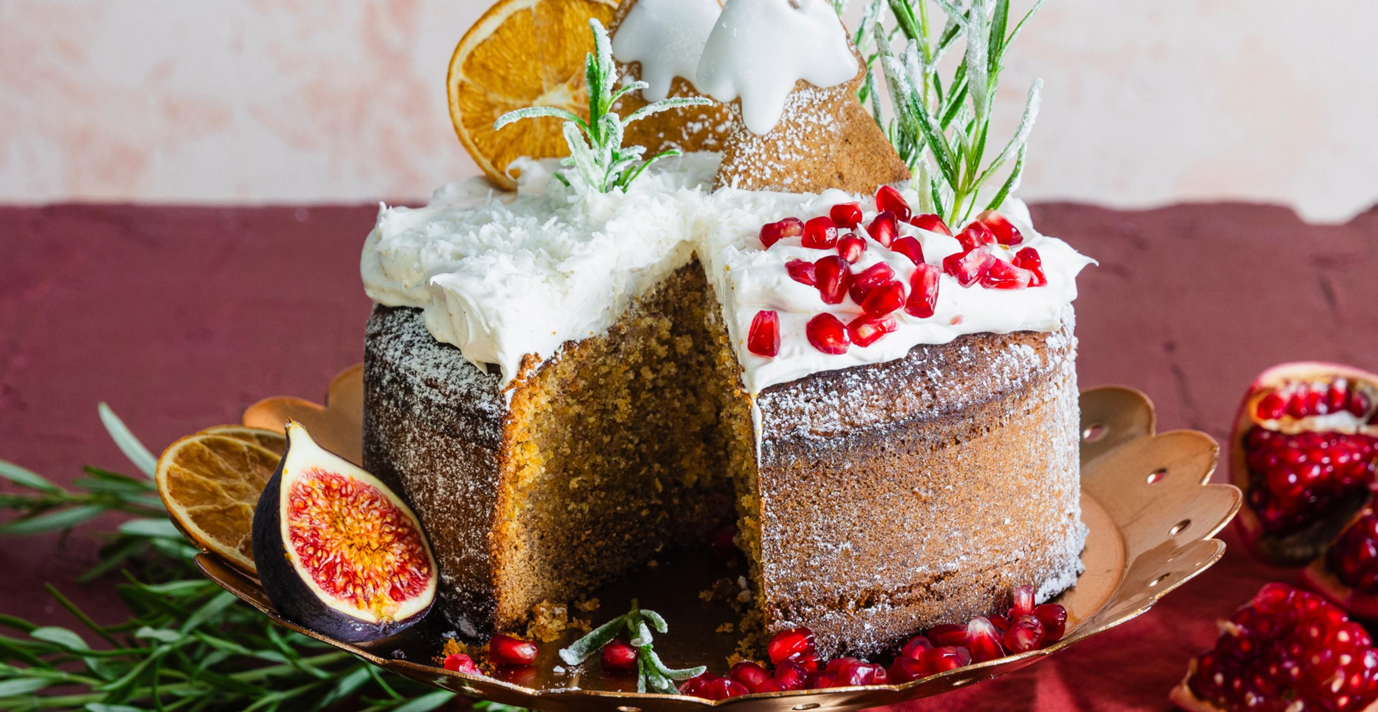 Piparkakku-porkkanakakku paksulla kuorrutuksella – piparitaikinapalat tekevät kakusta erityisen mehevän