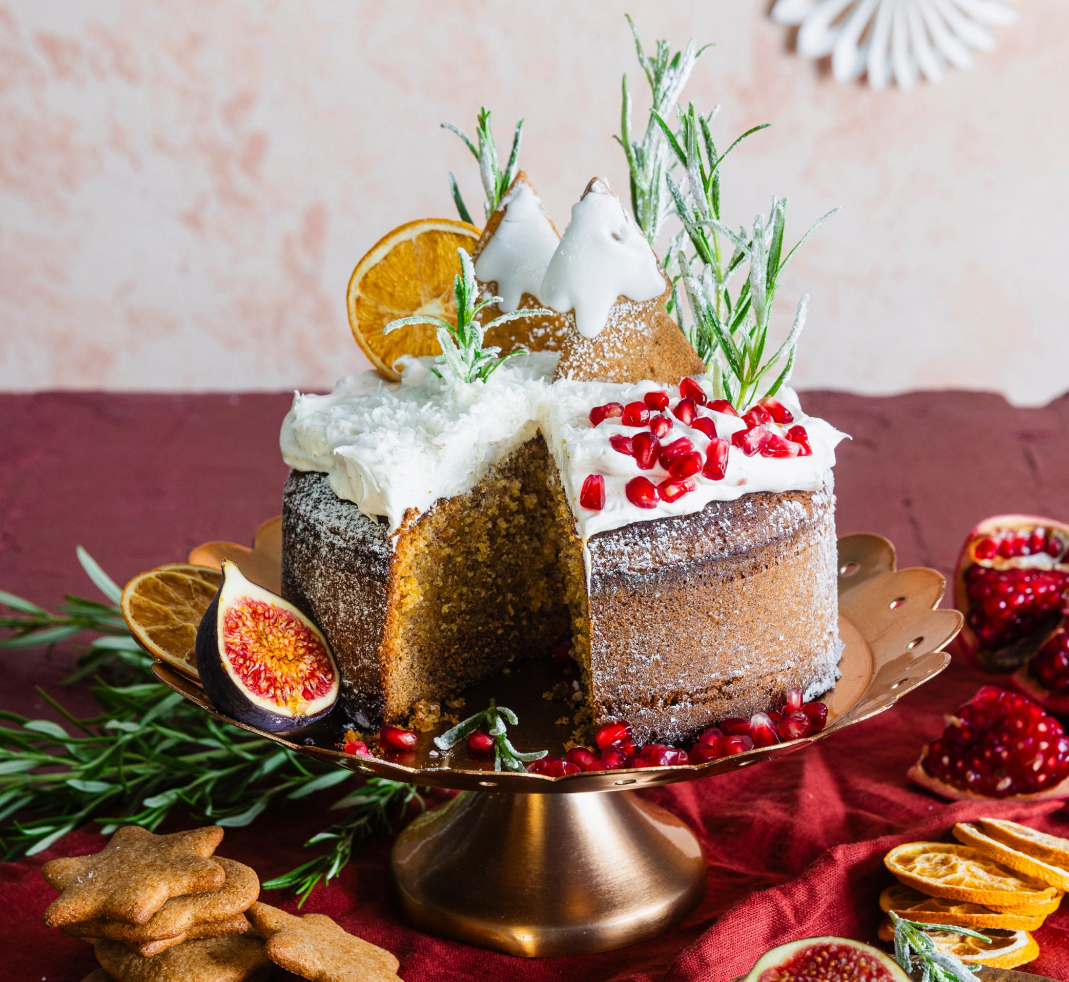 Piparkakku-porkkanakakku paksulla kuorrutuksella – piparitaikinapalat tekevät kakusta erityisen mehevän