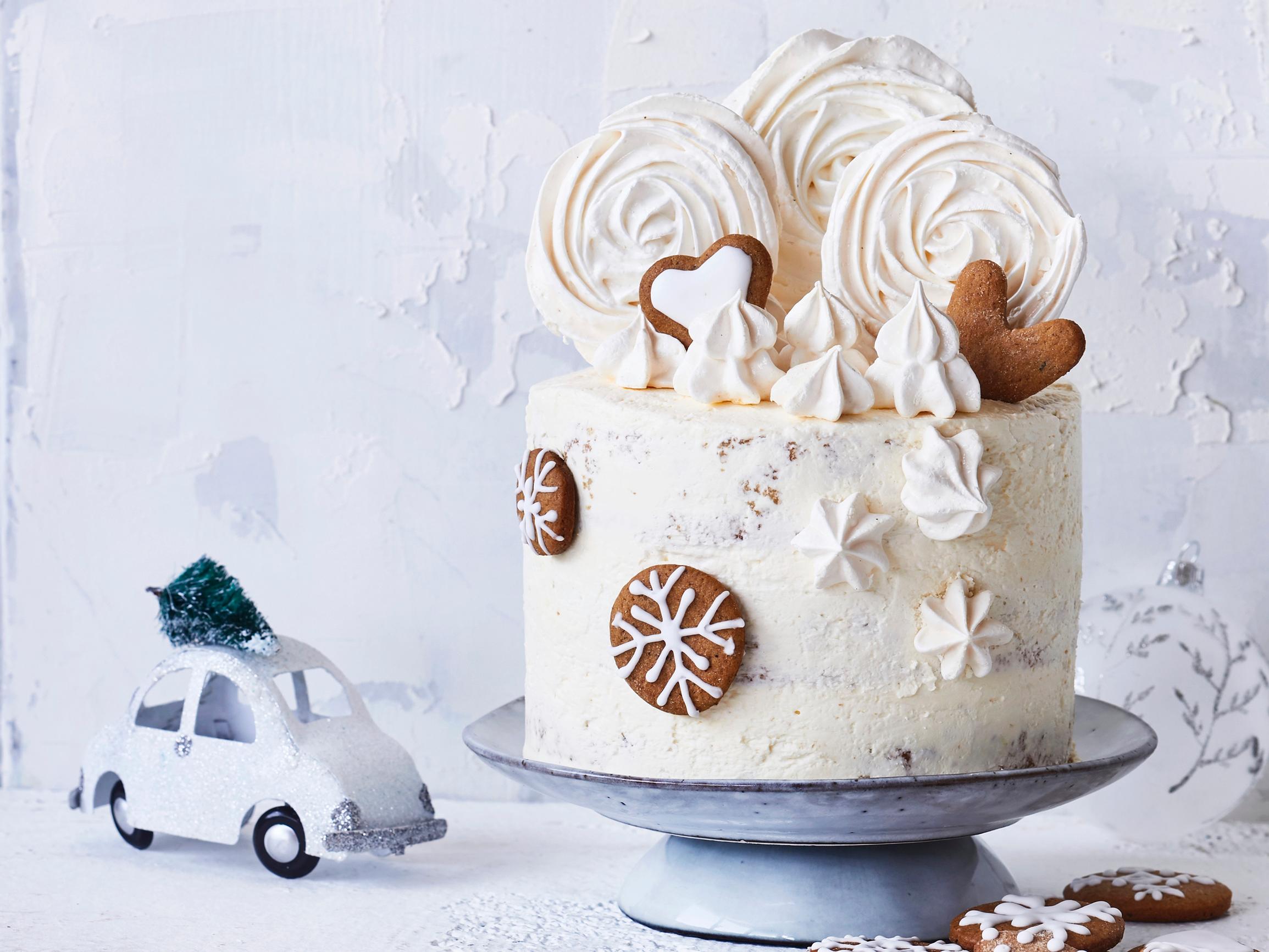 Mikä viettelys! Jouluinen omenakakku yhdistää hapokkaiden hedelmien ja lempeän vaniljan parhaat puolet