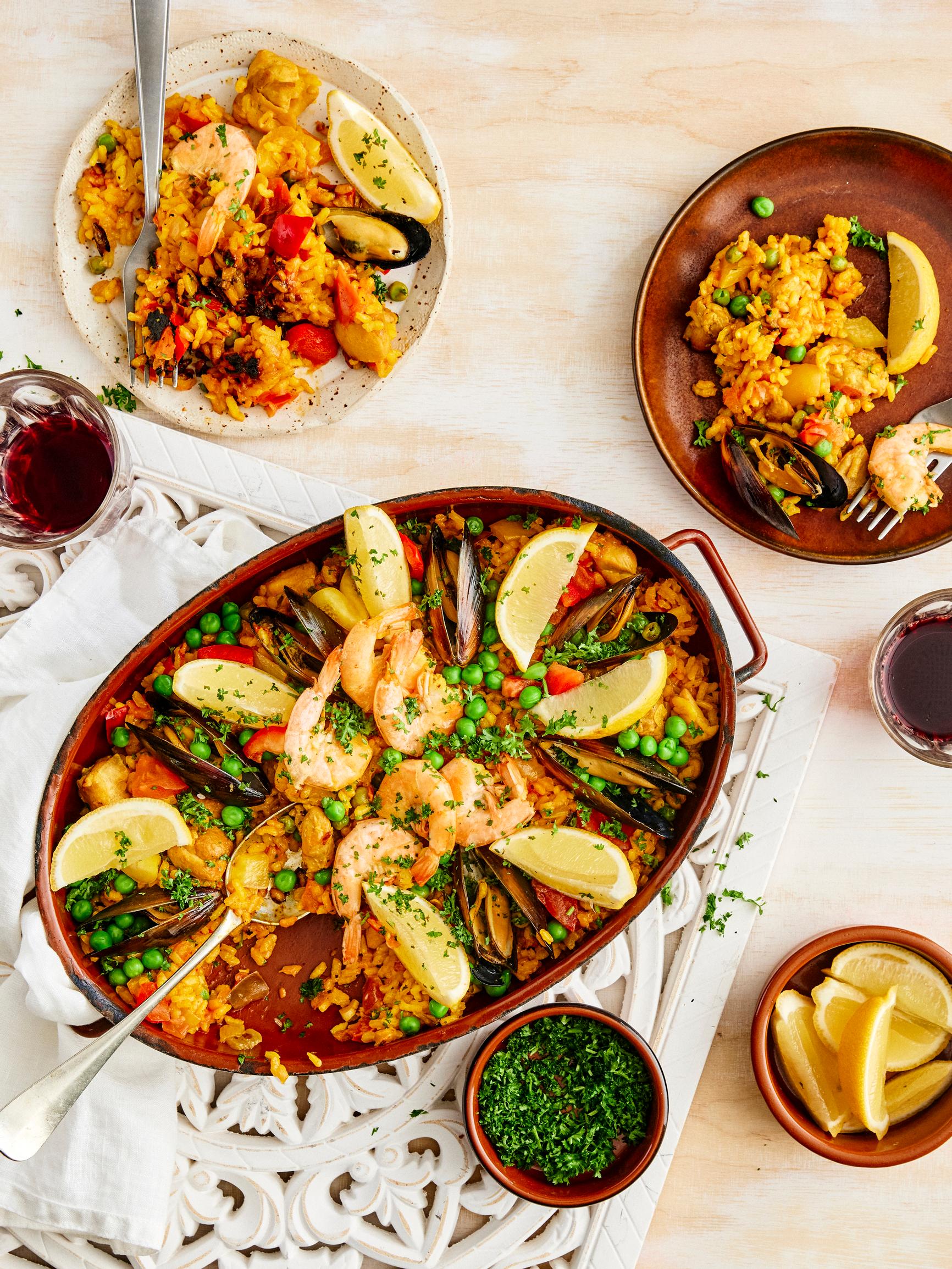 Paella − täydellinen paella syntyy hyvistä raaka-aineista ja siitä, ettet hämmennä liikaa
