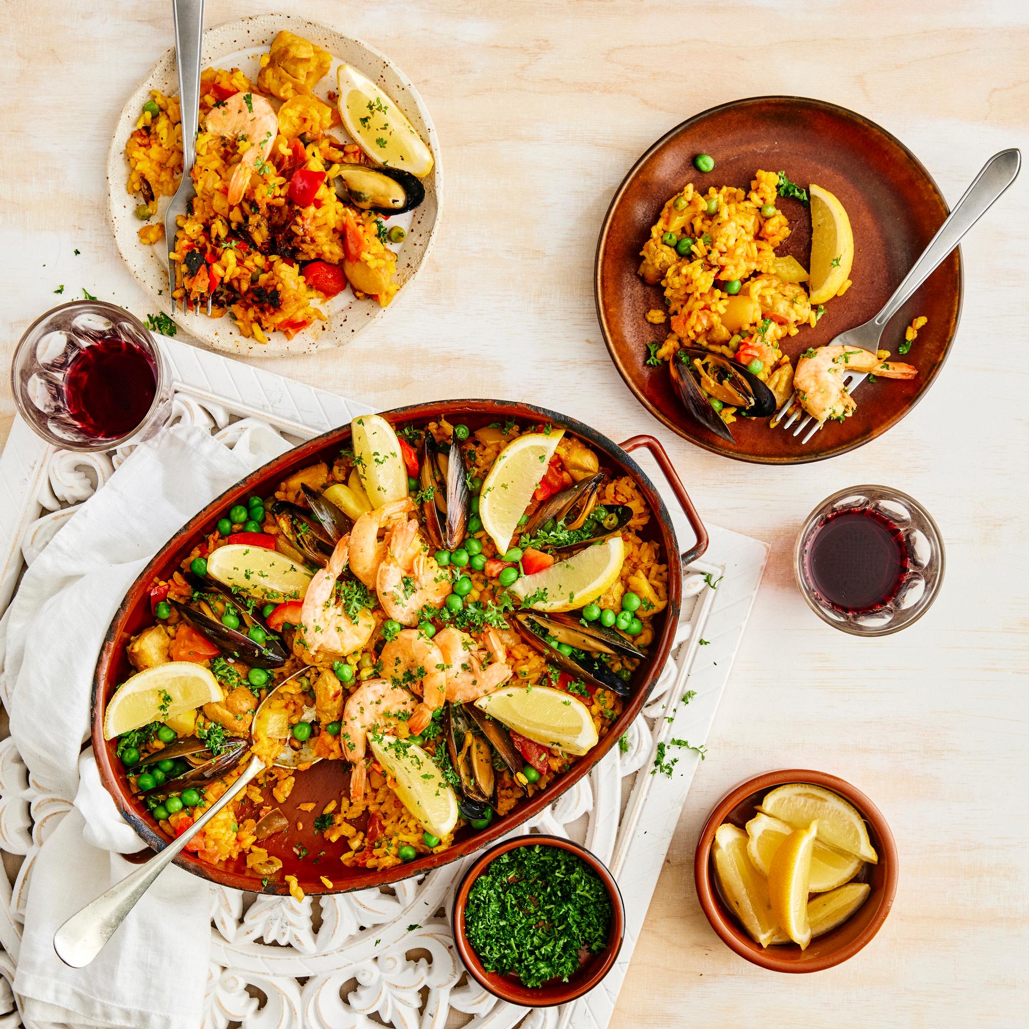 Paella − täydellinen paella syntyy hyvistä raaka-aineista ja siitä, ettet hämmennä liikaa