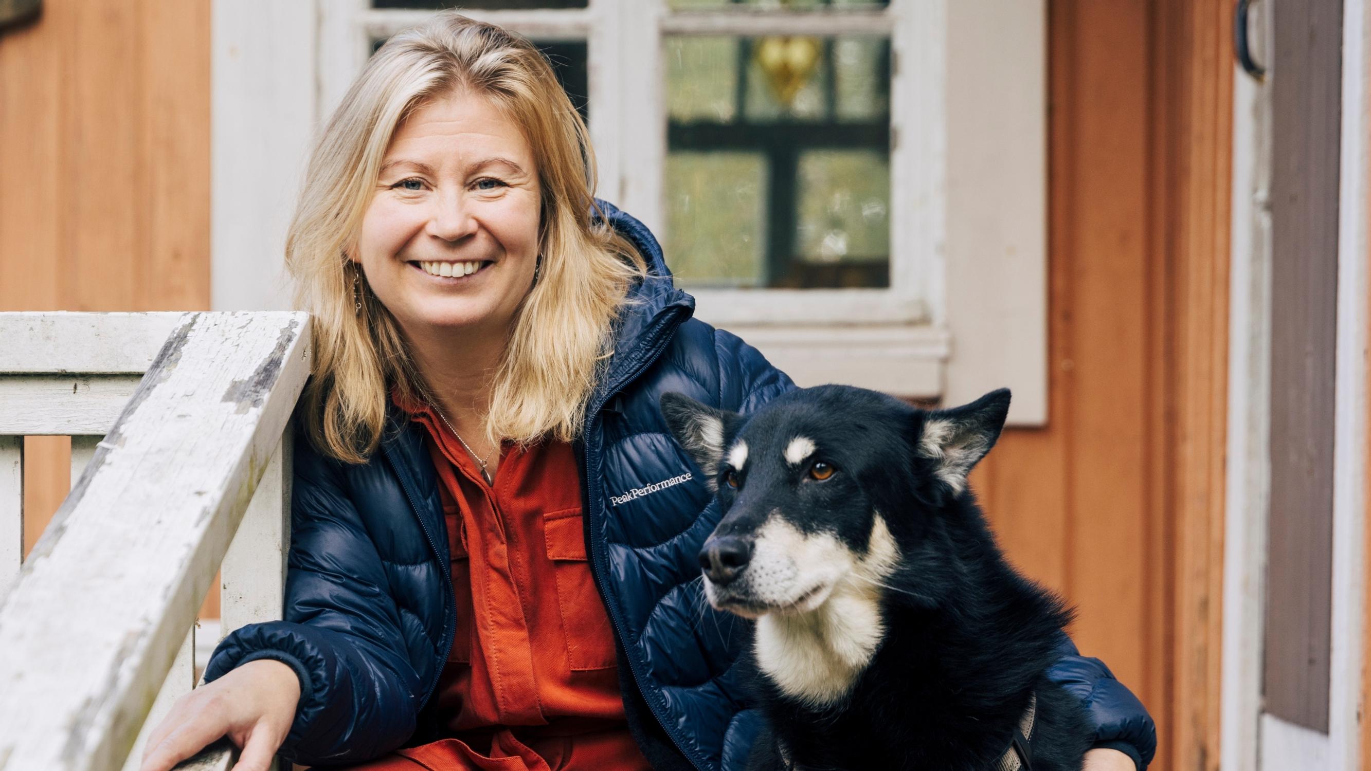 Kirjailija Saija Kuusela muutti satavuotiaaseen torppaan, jossa entisen asukkaan reikäleivät roikkuvat yhä orrellaan 