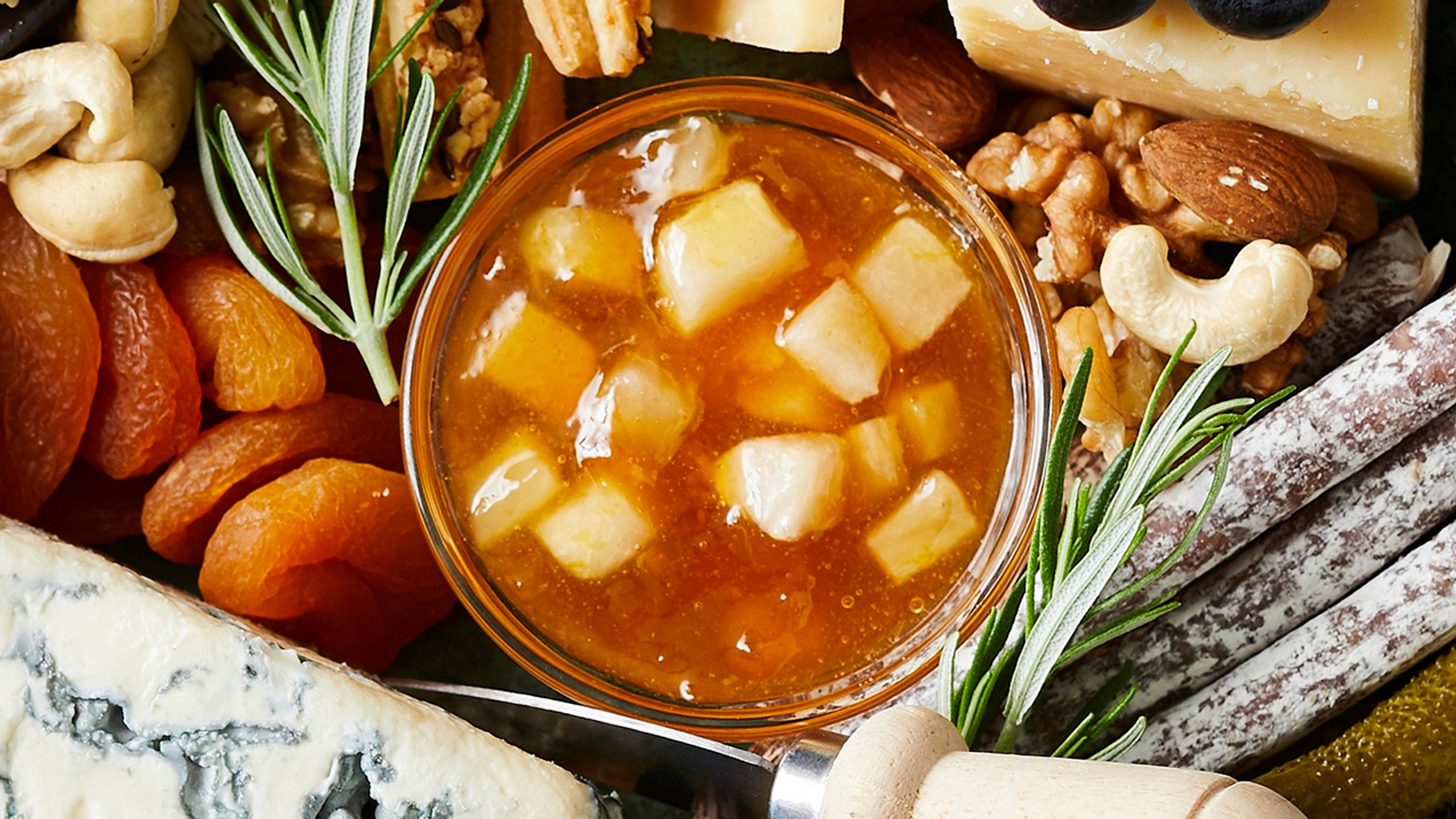 Omena-inkiväärihilloke – täydellinen makupari aromikkaille juustoille 