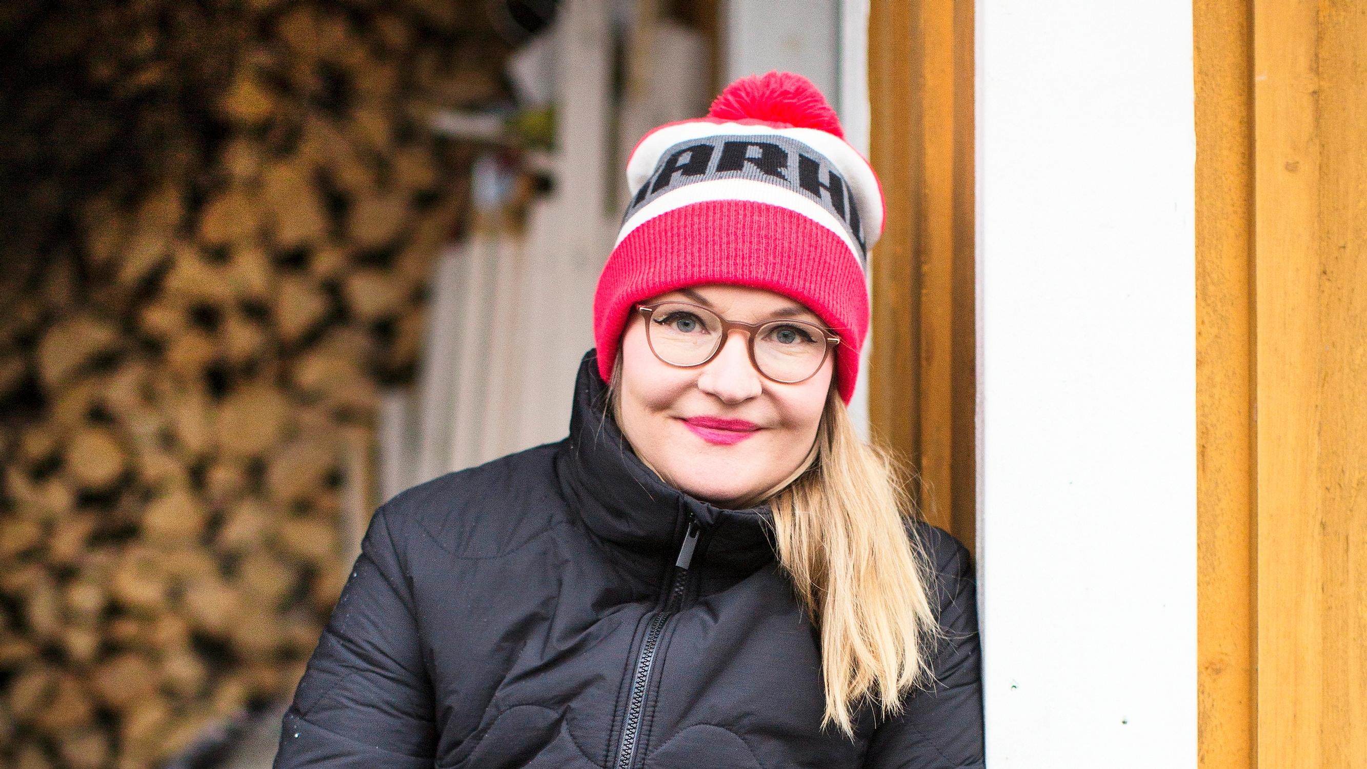 "Jos etätöiden aika jatkuu, se ei voi jatkua näin" – Outi Kaartamolle paljastui, miten ihanaa on nähdä puoliso lähdössä tukka kammattuna töihin
