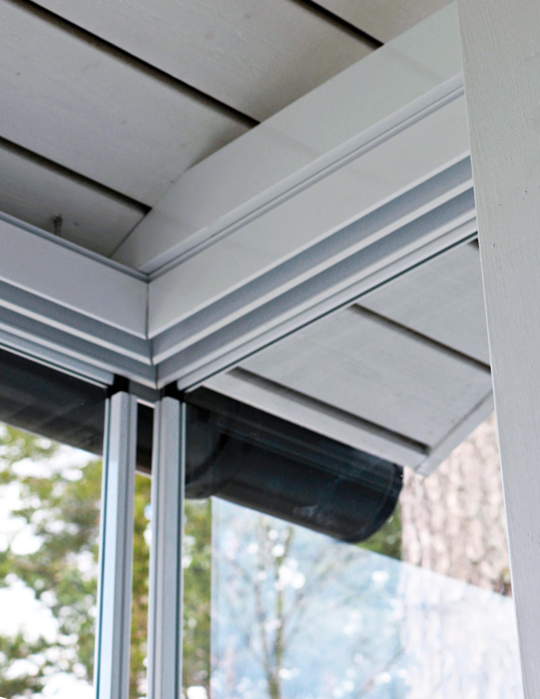 Terassin lasituksen alumiiniprofiililistat