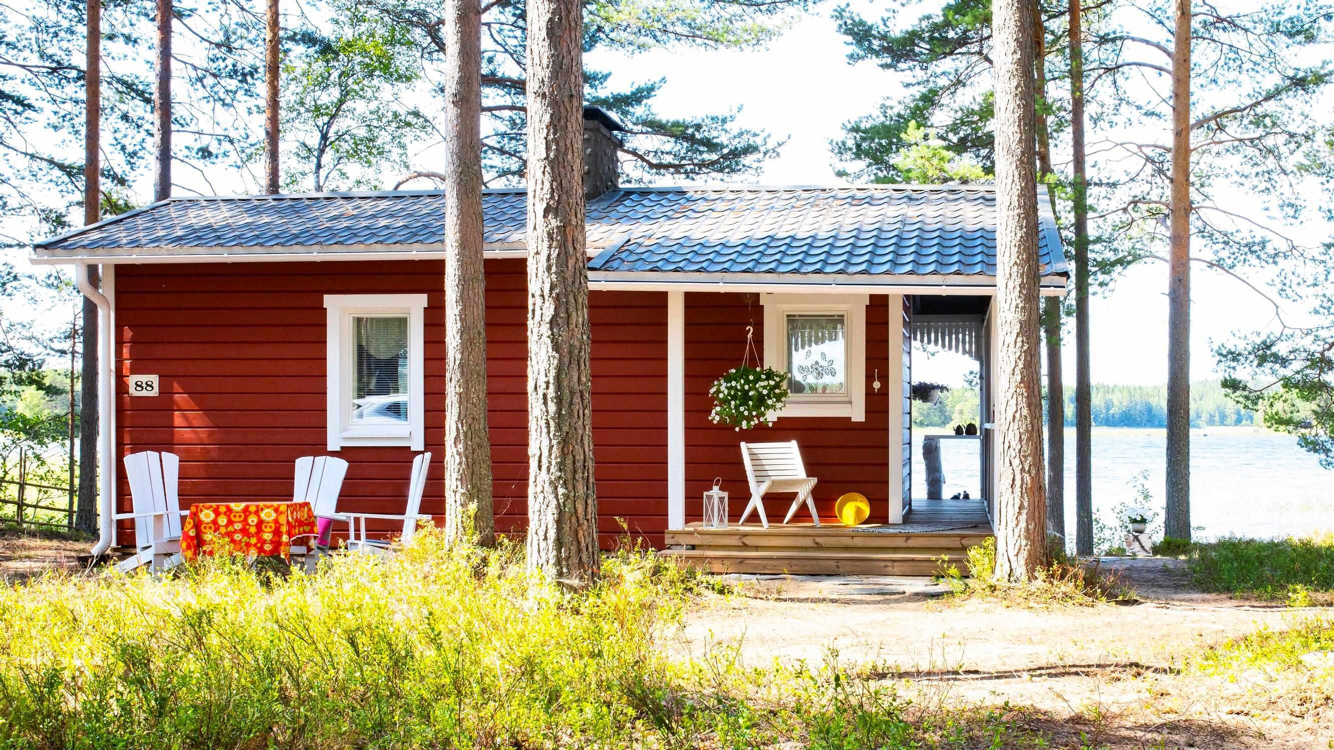 Miten kesämökki kannattaa vakuuttaa? Vältä yli- tai alivakuuttamista, jotta et maksa turhasta