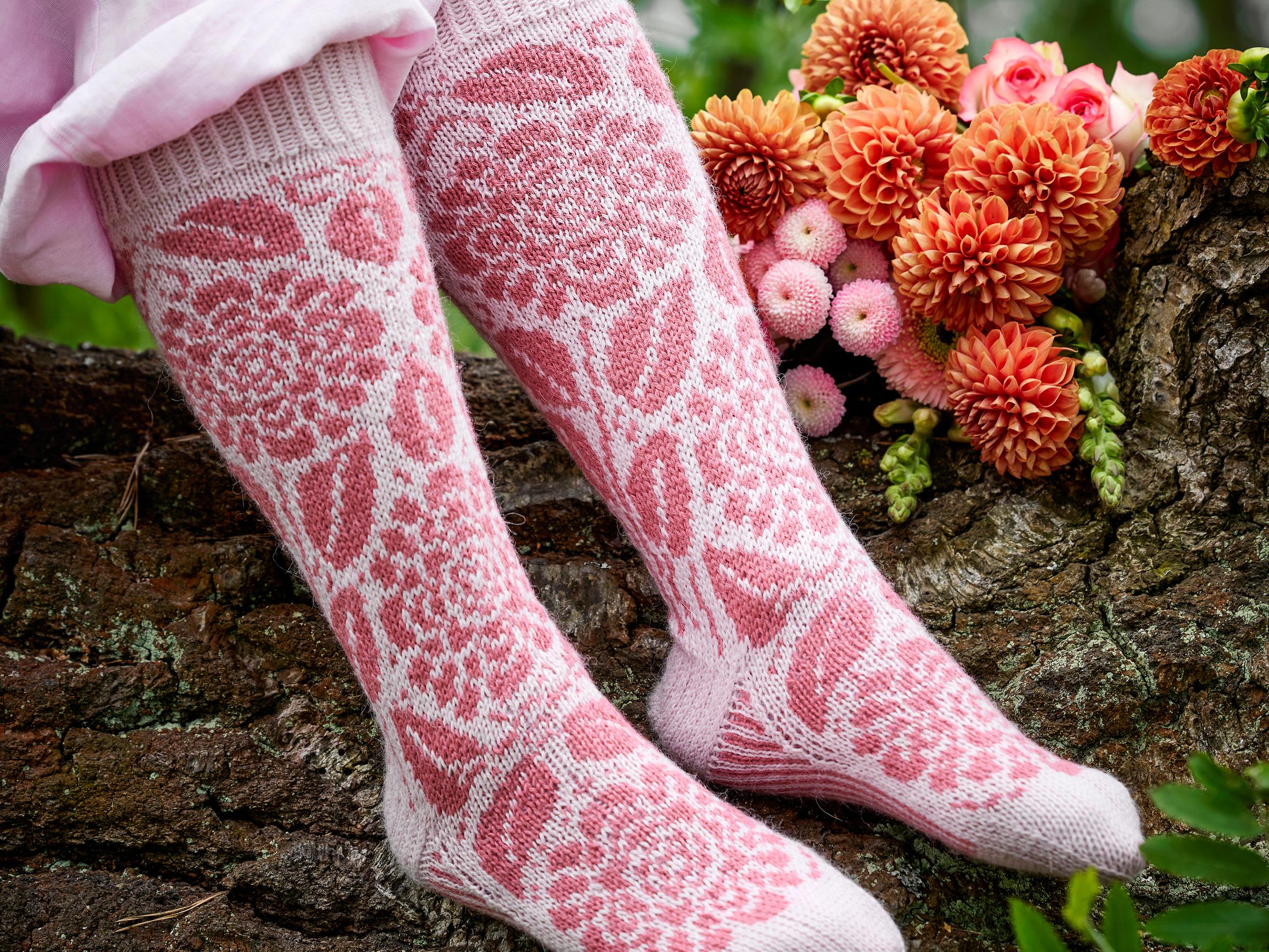 Daalia-sukat – kesän kauneimmat villasukat ovat täynnä kukkaloistoa