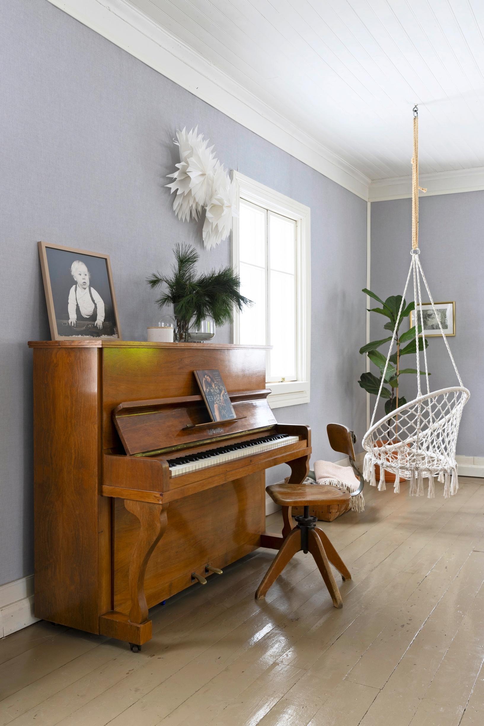 Piano ja riipputuoli