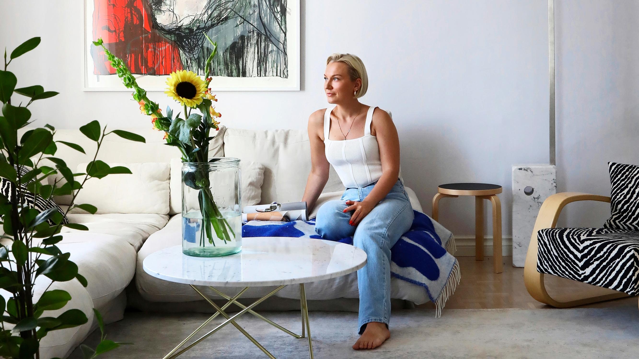 ”Eiväthän kokki ja kampaaja voisi ikinä ostaa näin isoa asuntoa arvokkaalta paikalta” – Ronja ja Anssi nappasivat jugendtalon himoitun helmen