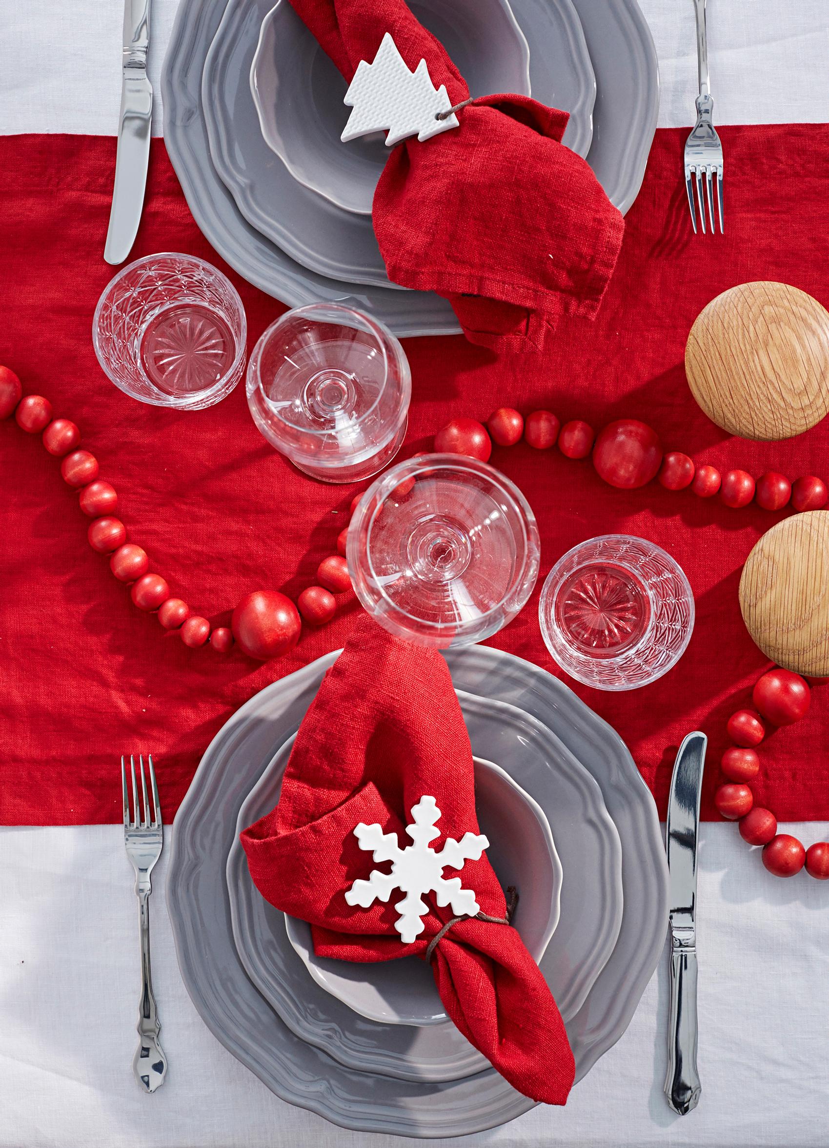 Punainen joulukattaus.