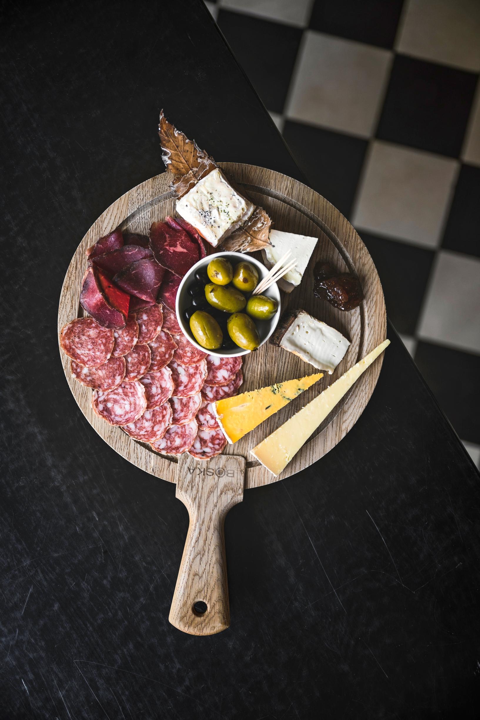 Rolling Cheese -juustokaupan maistelulautanen