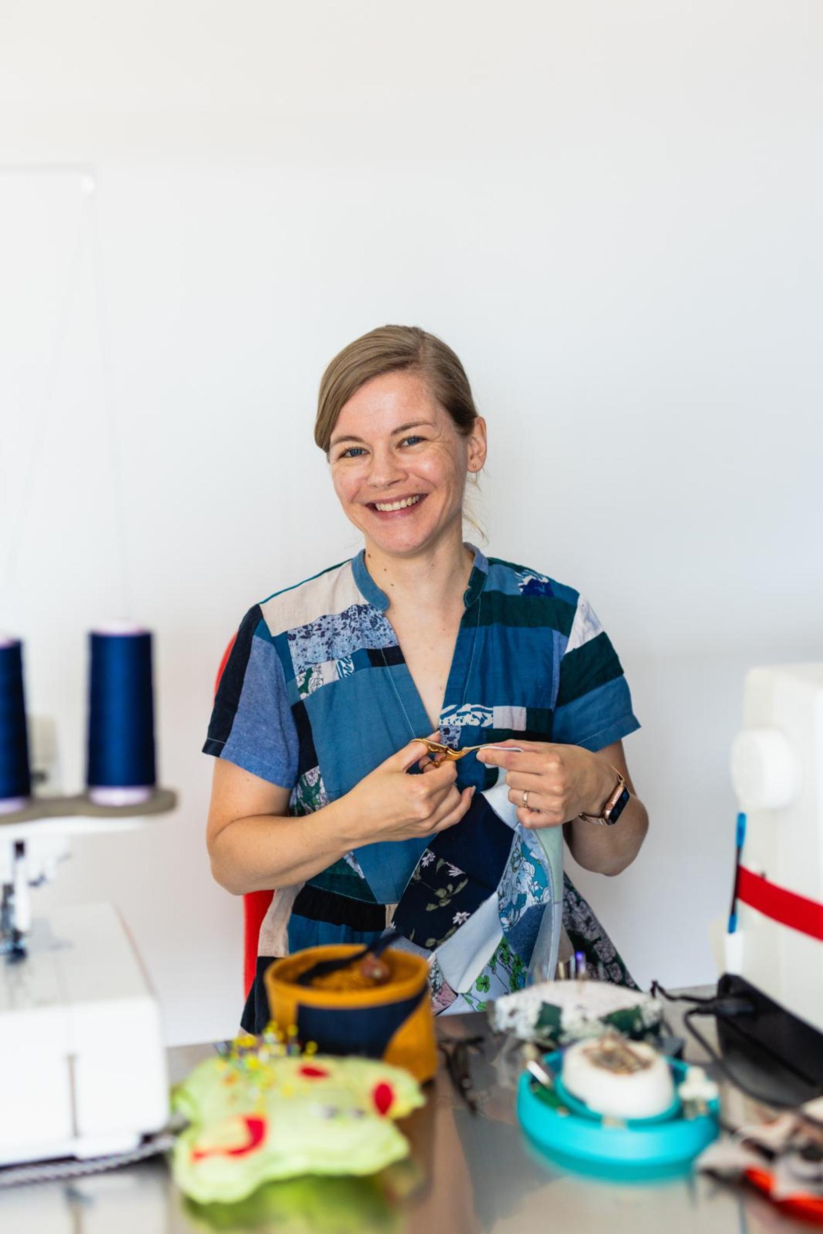 Marja ompelee itse lähes kaikki vaatteensa.