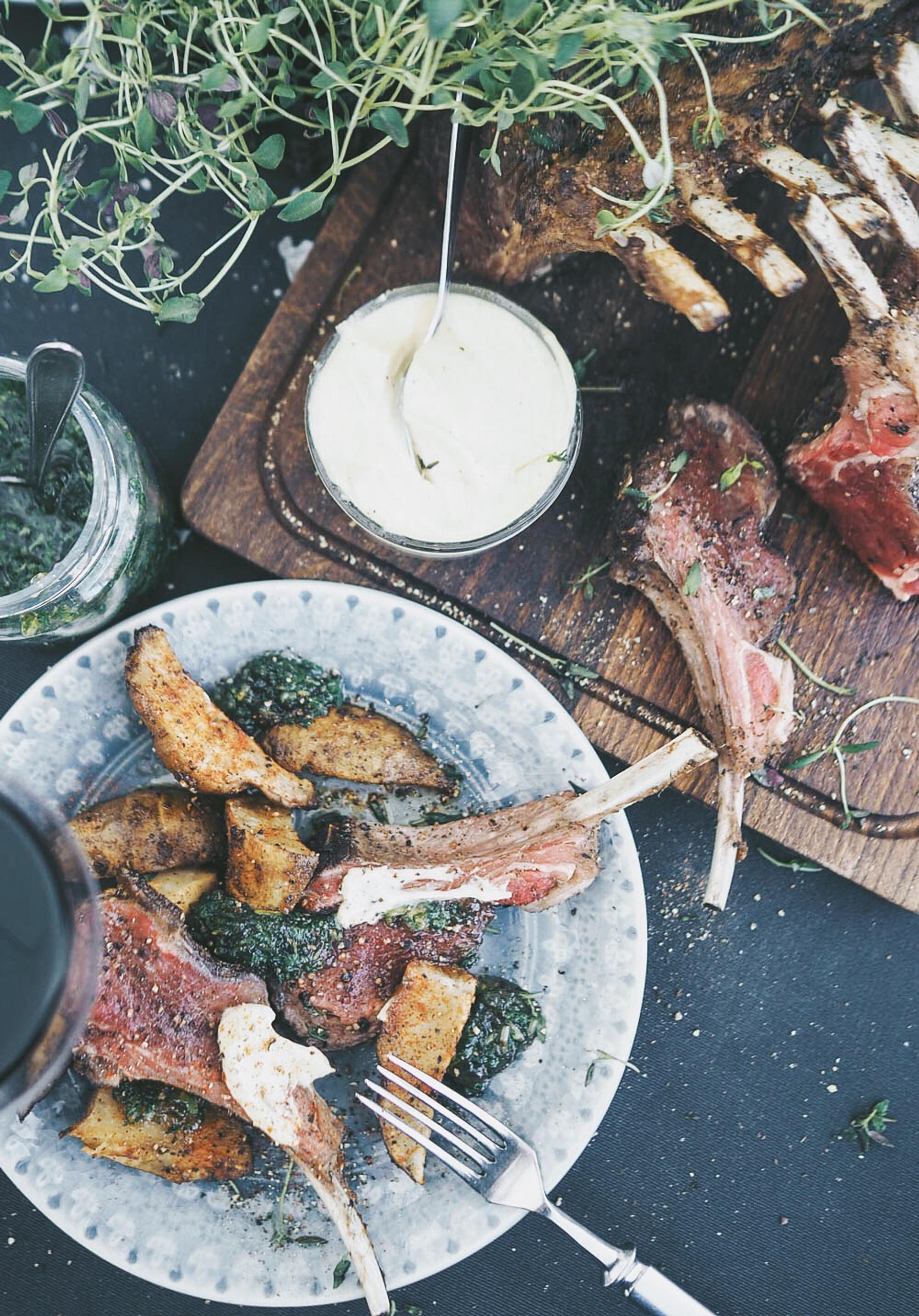 Maa-artisokkalohkot, pika-aioli ja tuoreminttuhyytelö