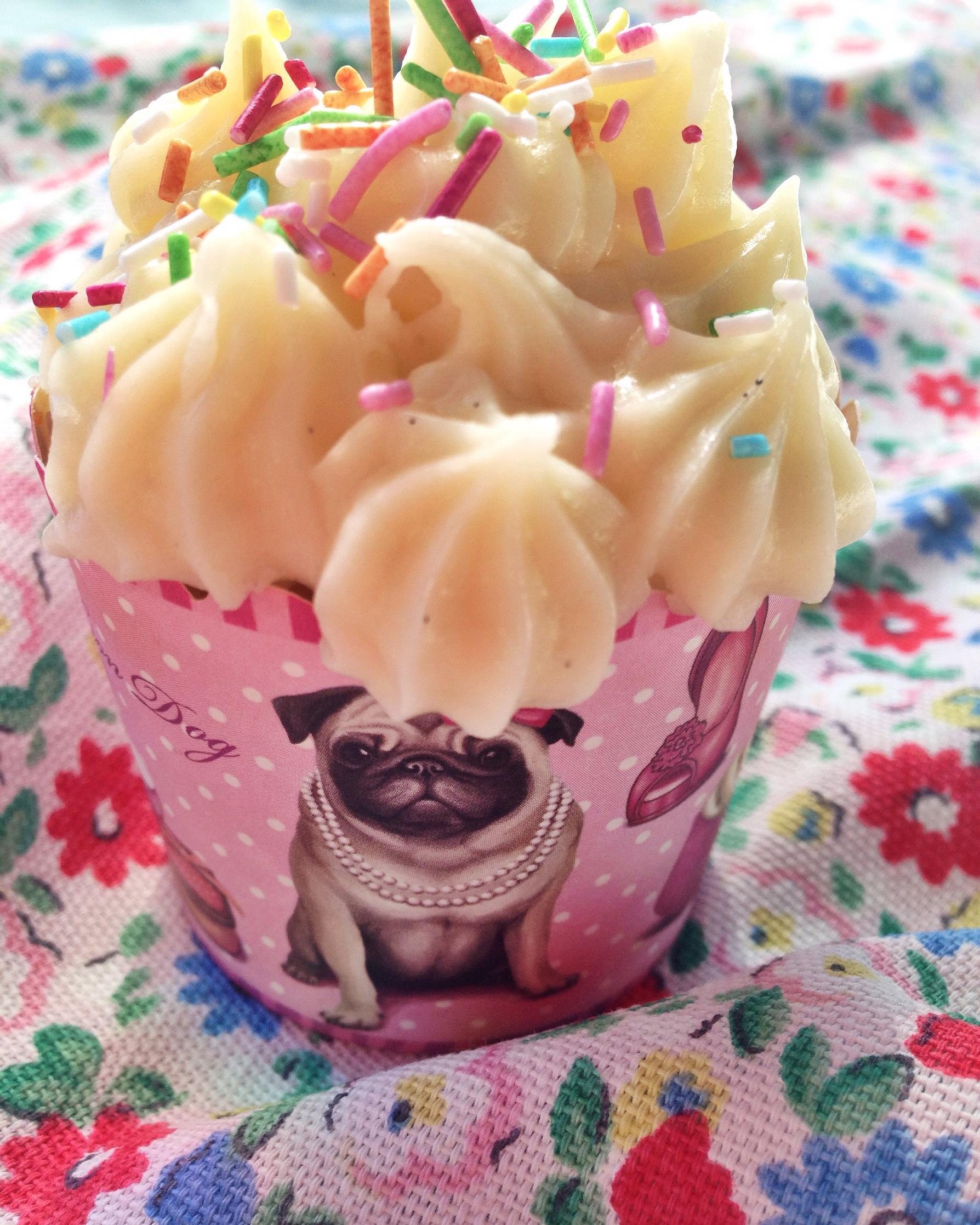 Porkkana-kinuskikuppikakut