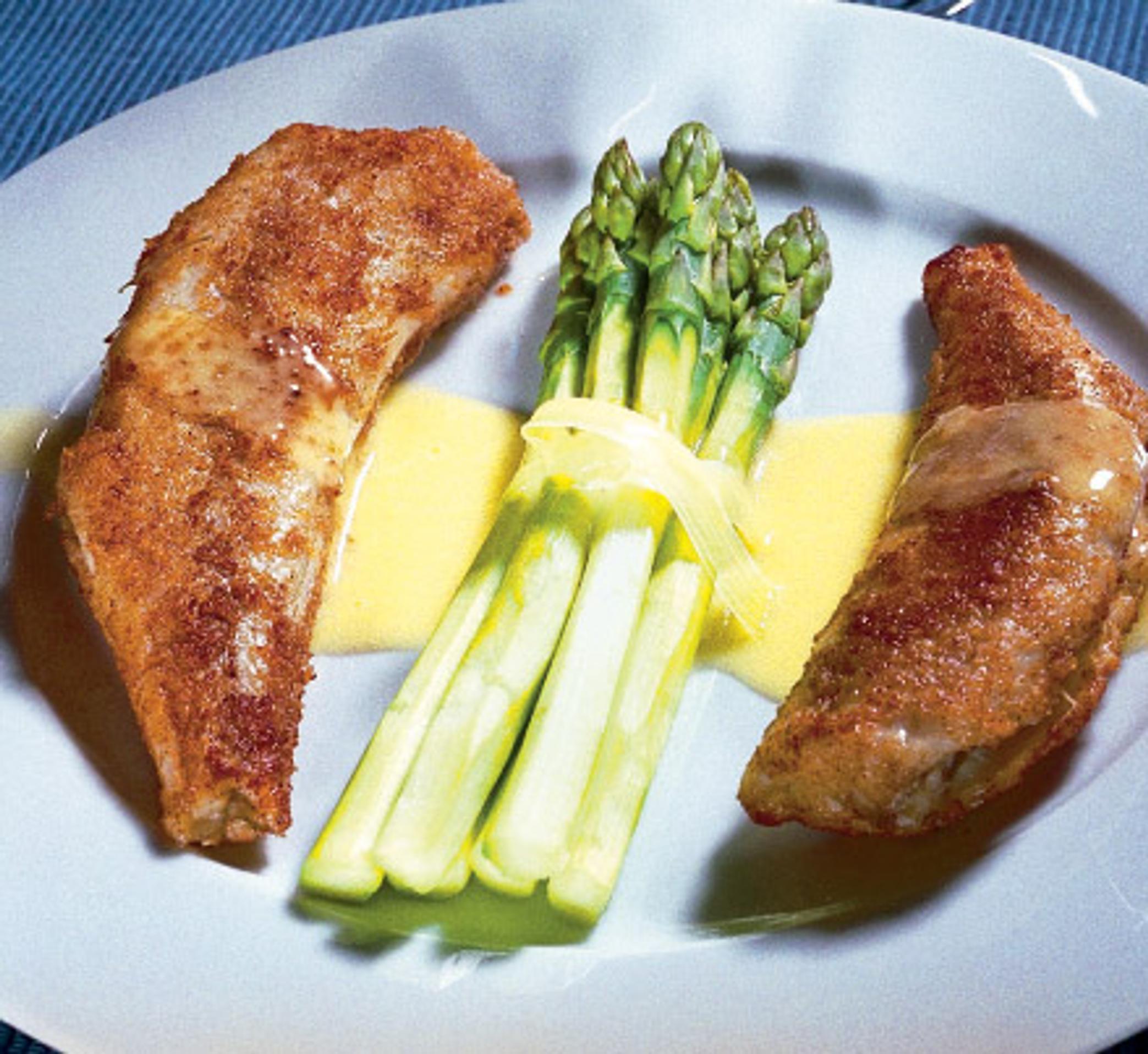 Ahvenet parsan ja sitruunavoikastikkeen kera