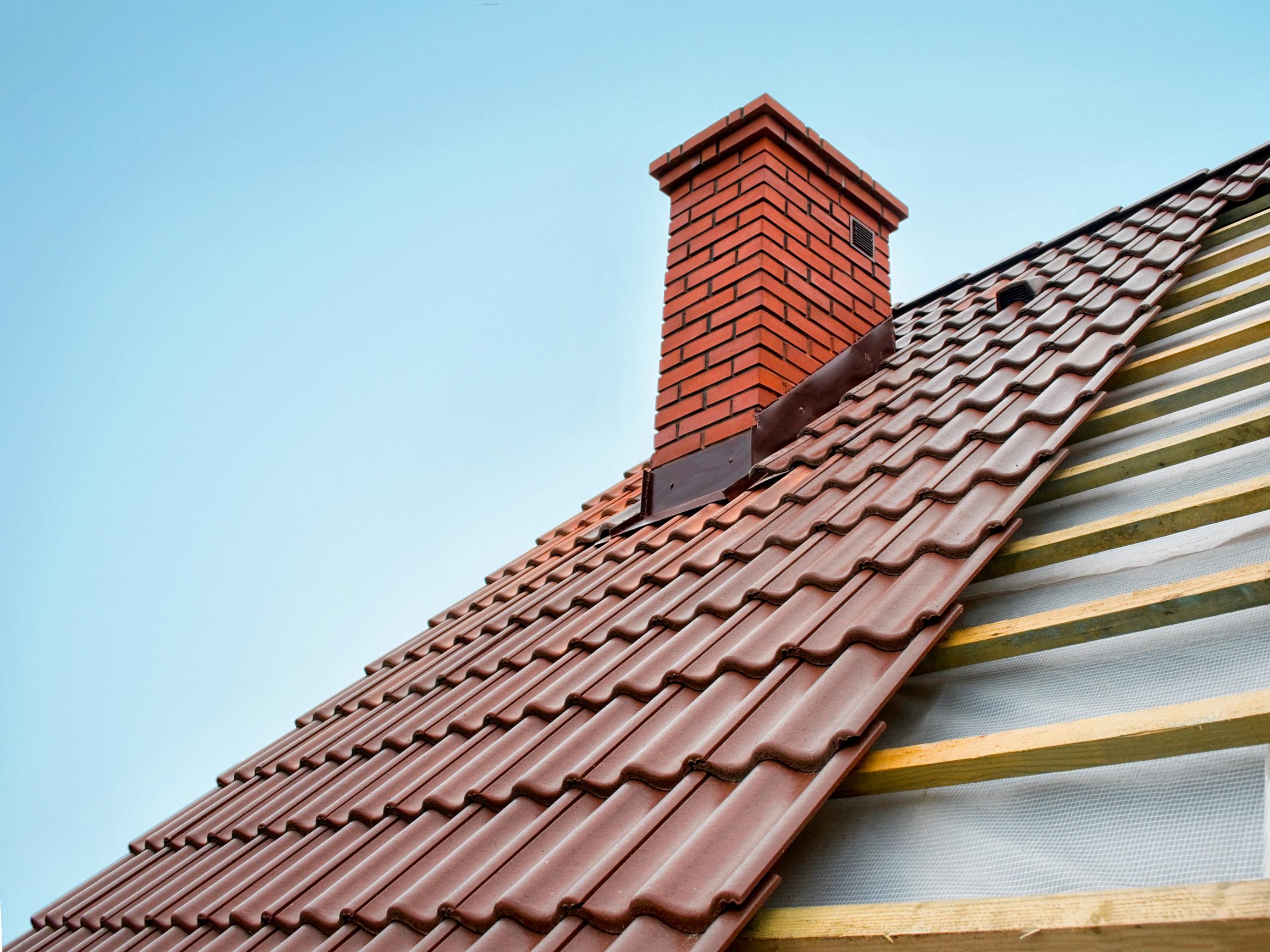 Omakotitalon kattoremontti – 13 vinkkiä katon kunnostukseen