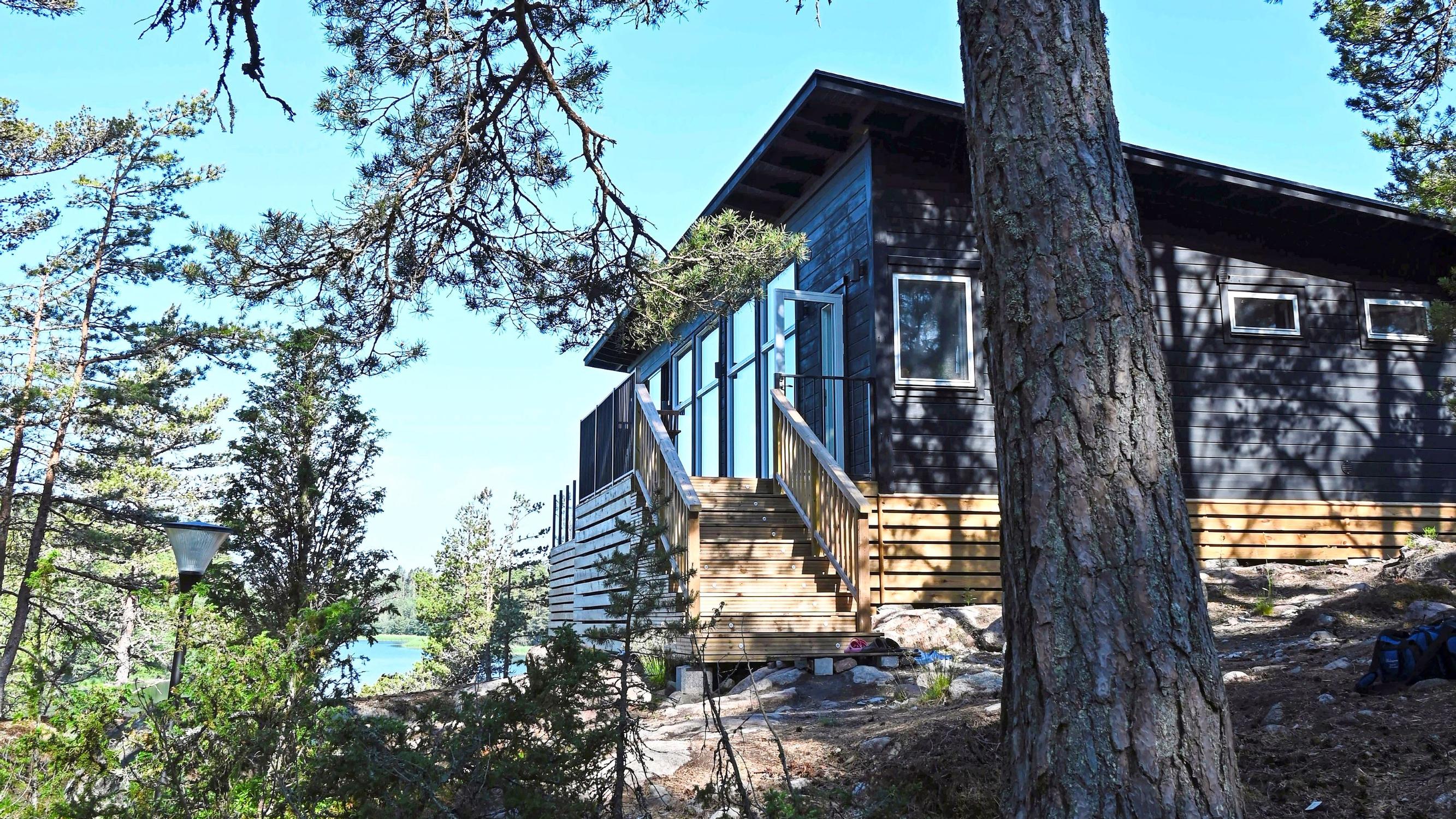 Unelmien saarimökki viimein valmis! ”Tätä en osannut kuvitella: vaikka talopaketti oli kattava, rahaa kului viisi kertaa paketin hinnan verran”