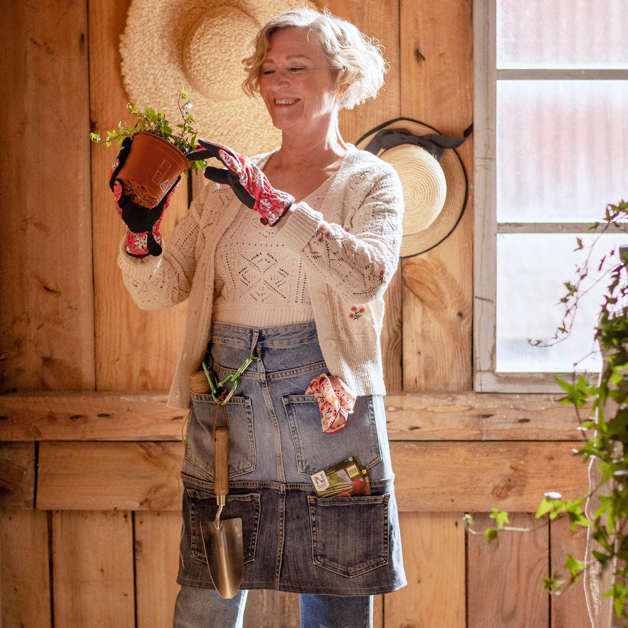 Farkkuessu – ompele kätevä taskullinen esiliina vanhoista farkuista