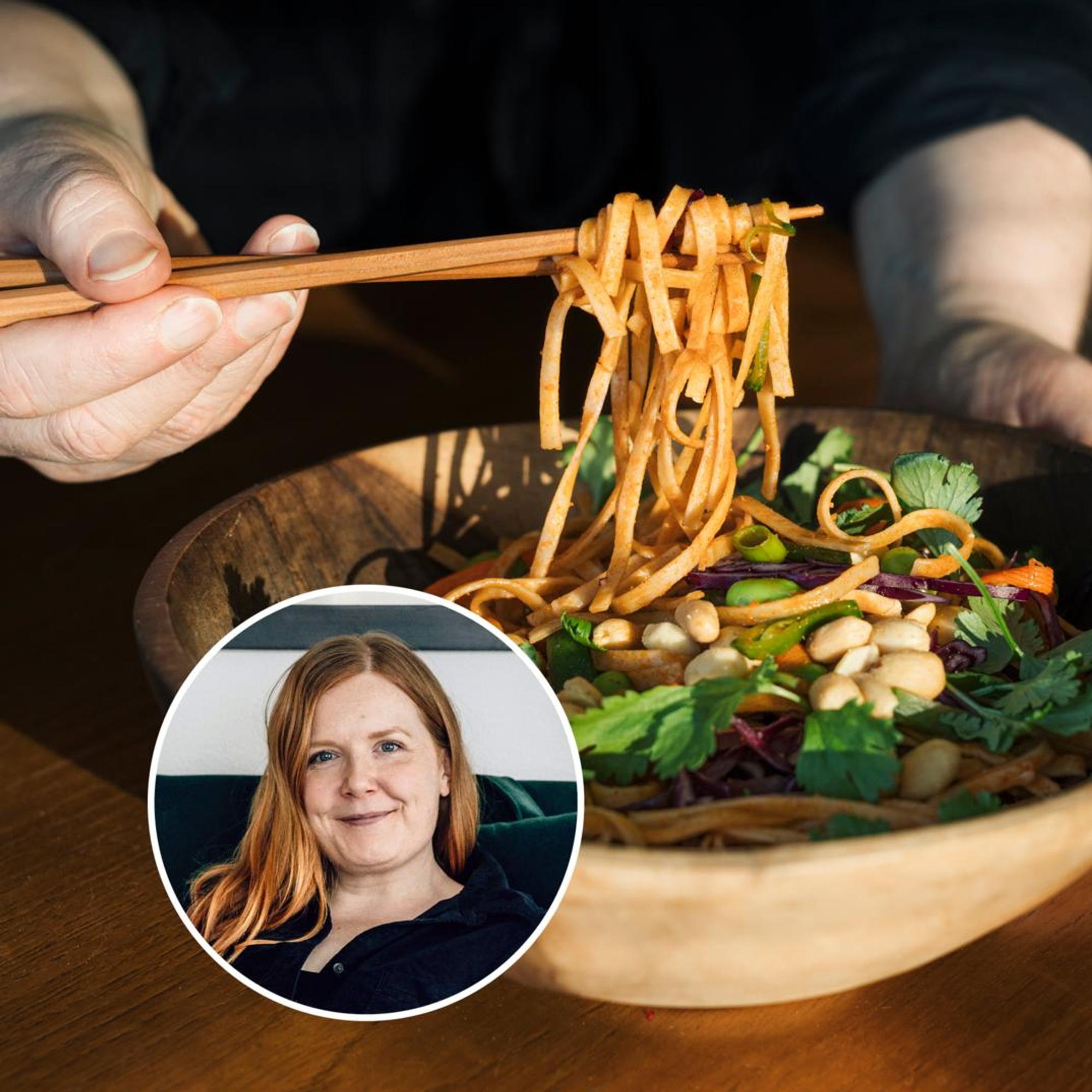 Chocochili-bloggaaja Elina Innasen gochujang-nuudelisalaatti on ”loistava jääkaapintyhjennysruoka”