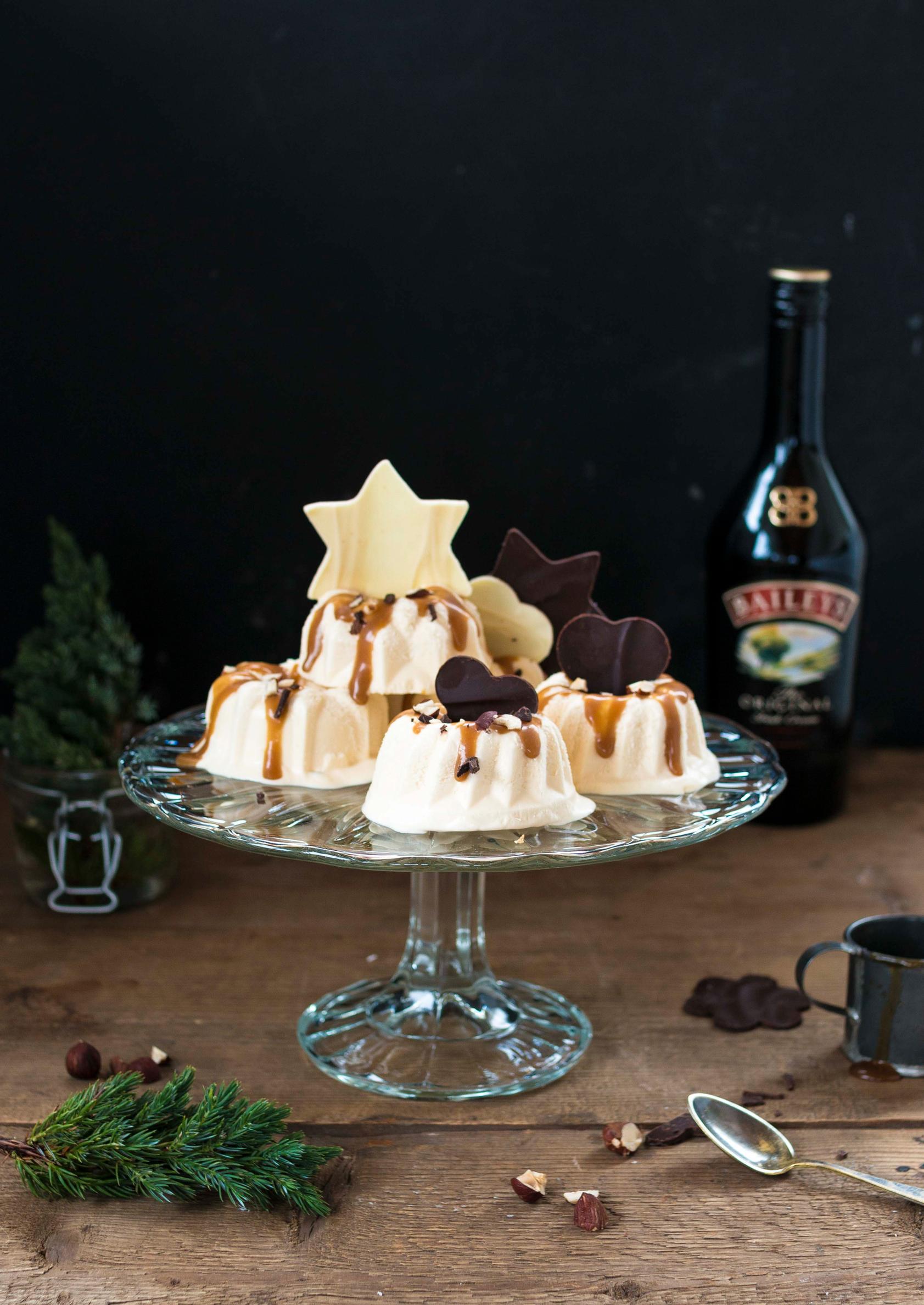 Baileys-jäädyke suklaakoristeilla