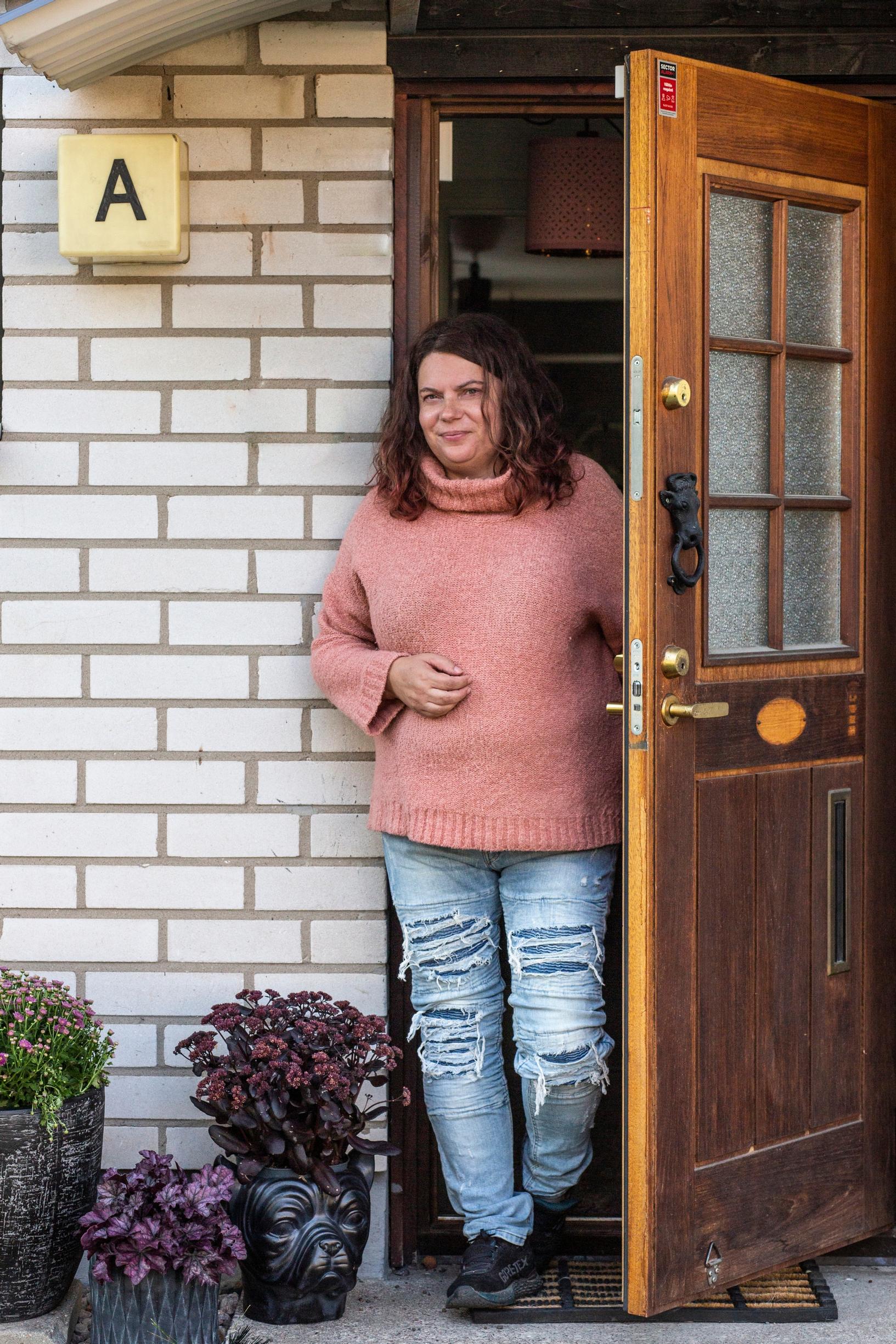Sari Vendelin kotiovellaan