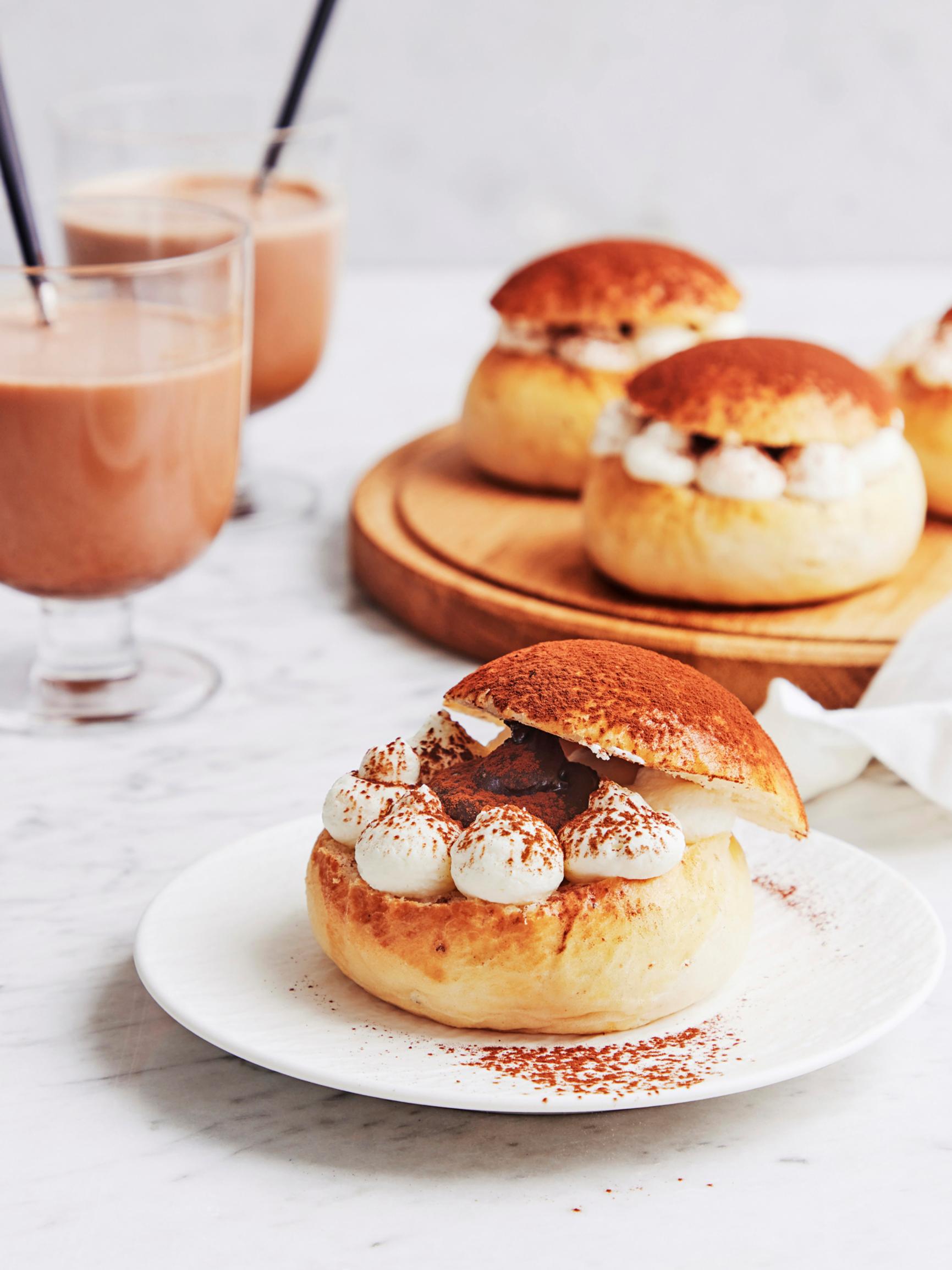 Tiramisu-laskiaispulla – italialaisen klassikkojälkkärin maut sopivat täydellisesti laskiaispullaan