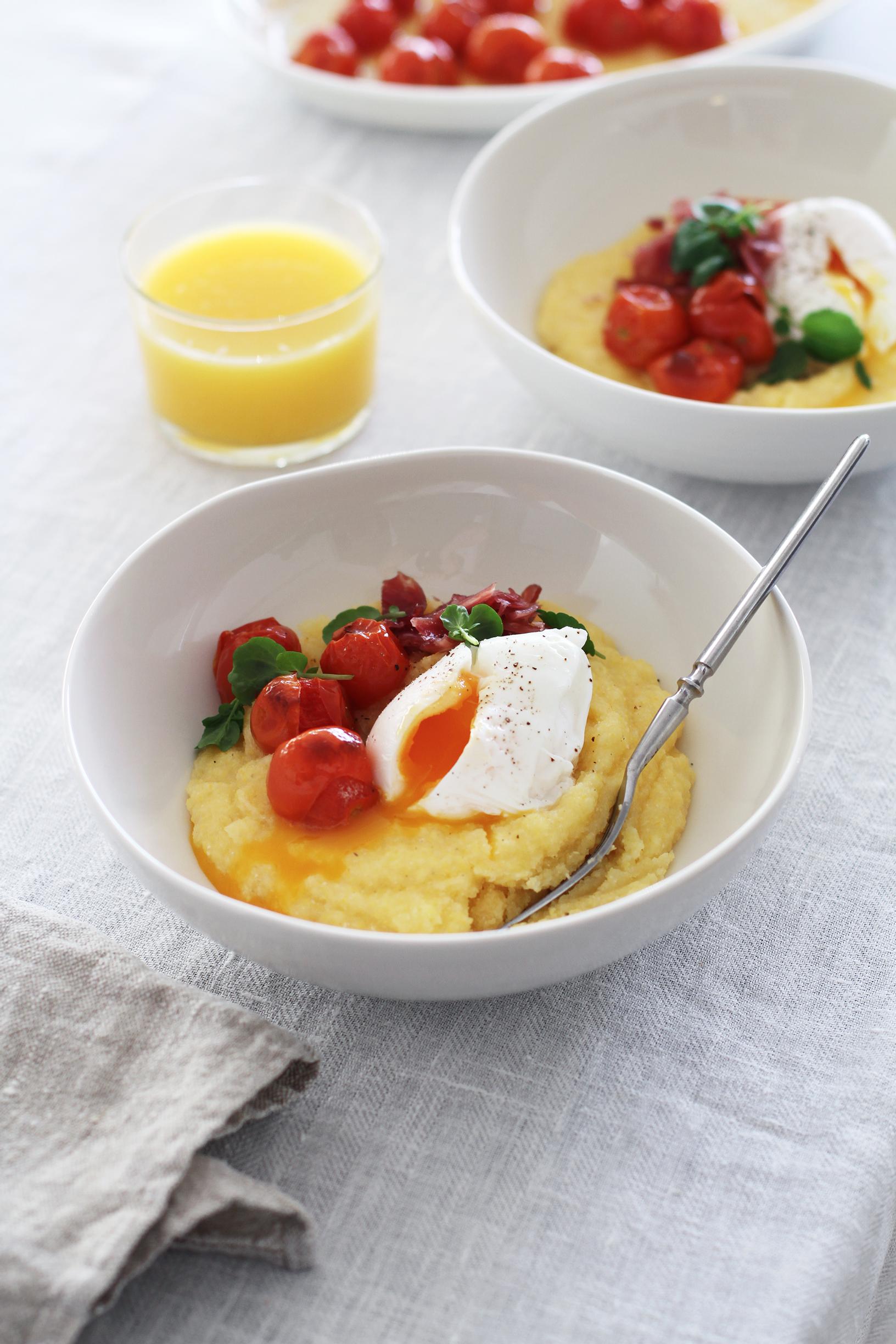 Uppomuna, uunitomaatit ja polenta