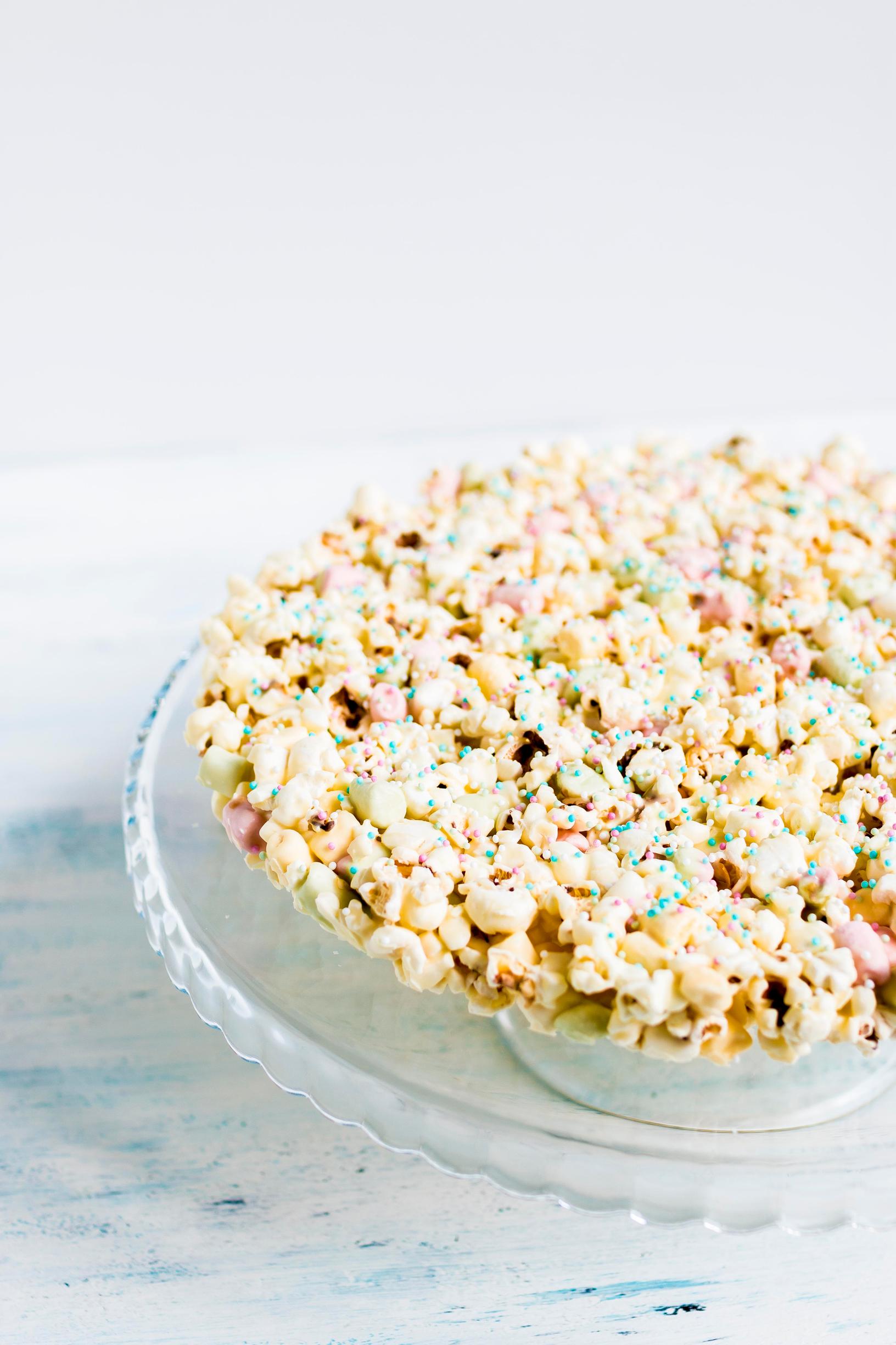 Helppo popcornpiirakka – neljän raaka-aineen veikeä herkku!