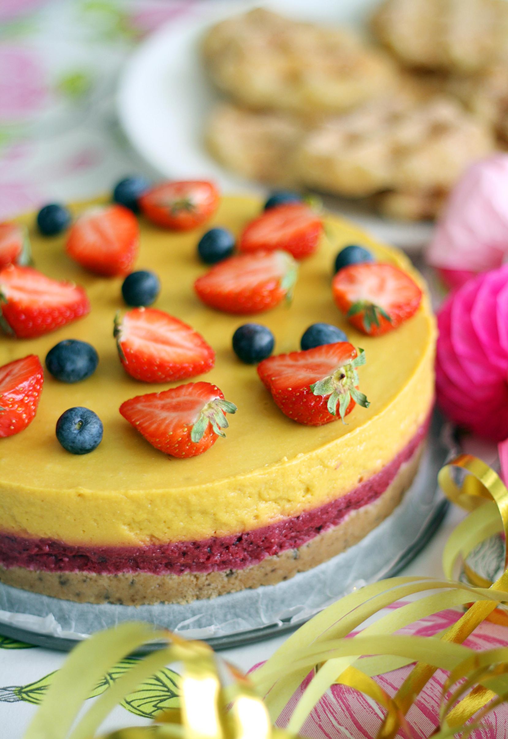 Mango-mustikka-smoothiekakku