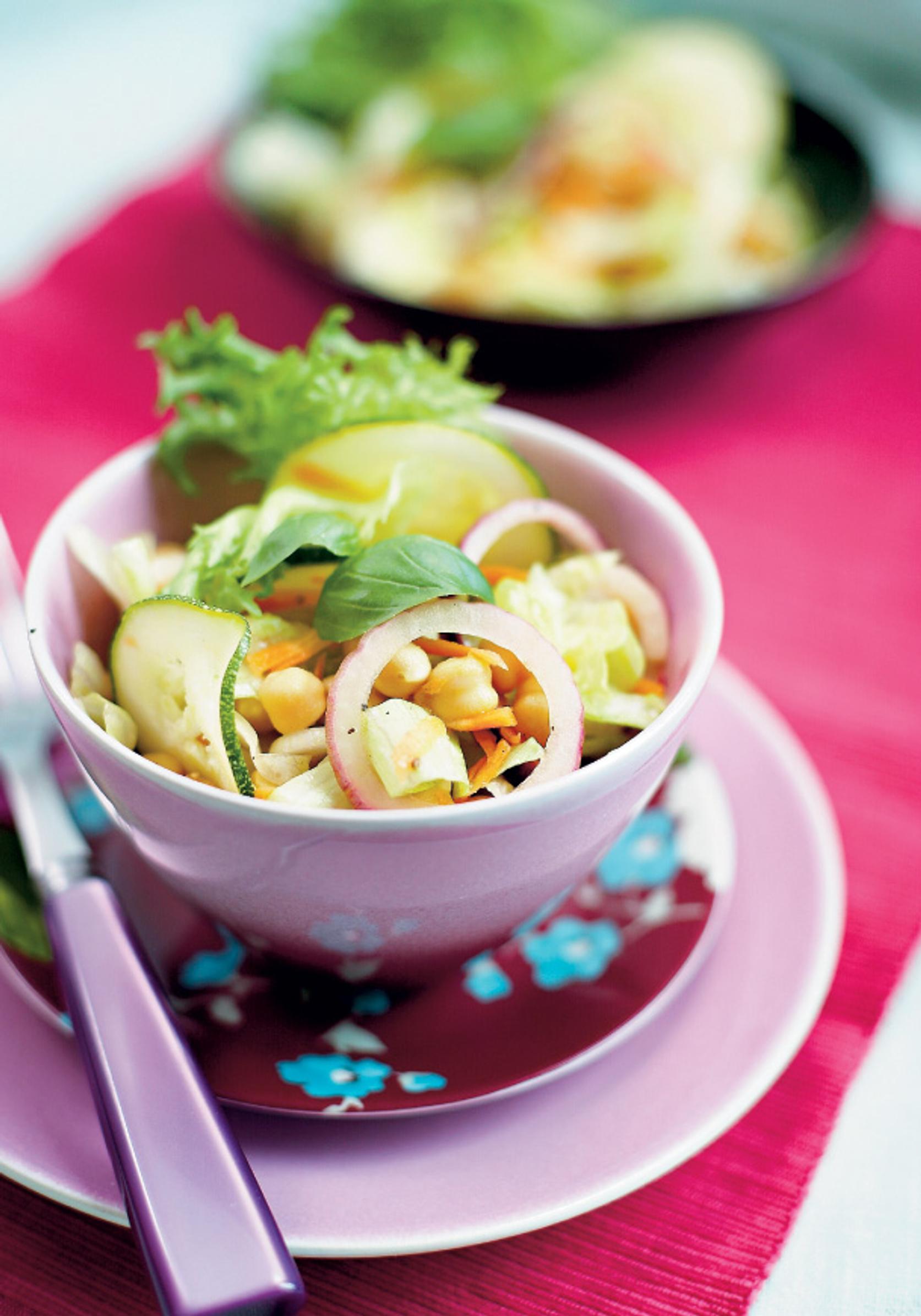 Kikherne-kasvissalaatti