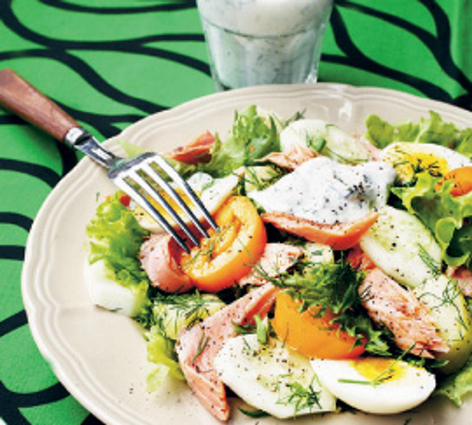 Ruokaisa savukalasalaatti Maku