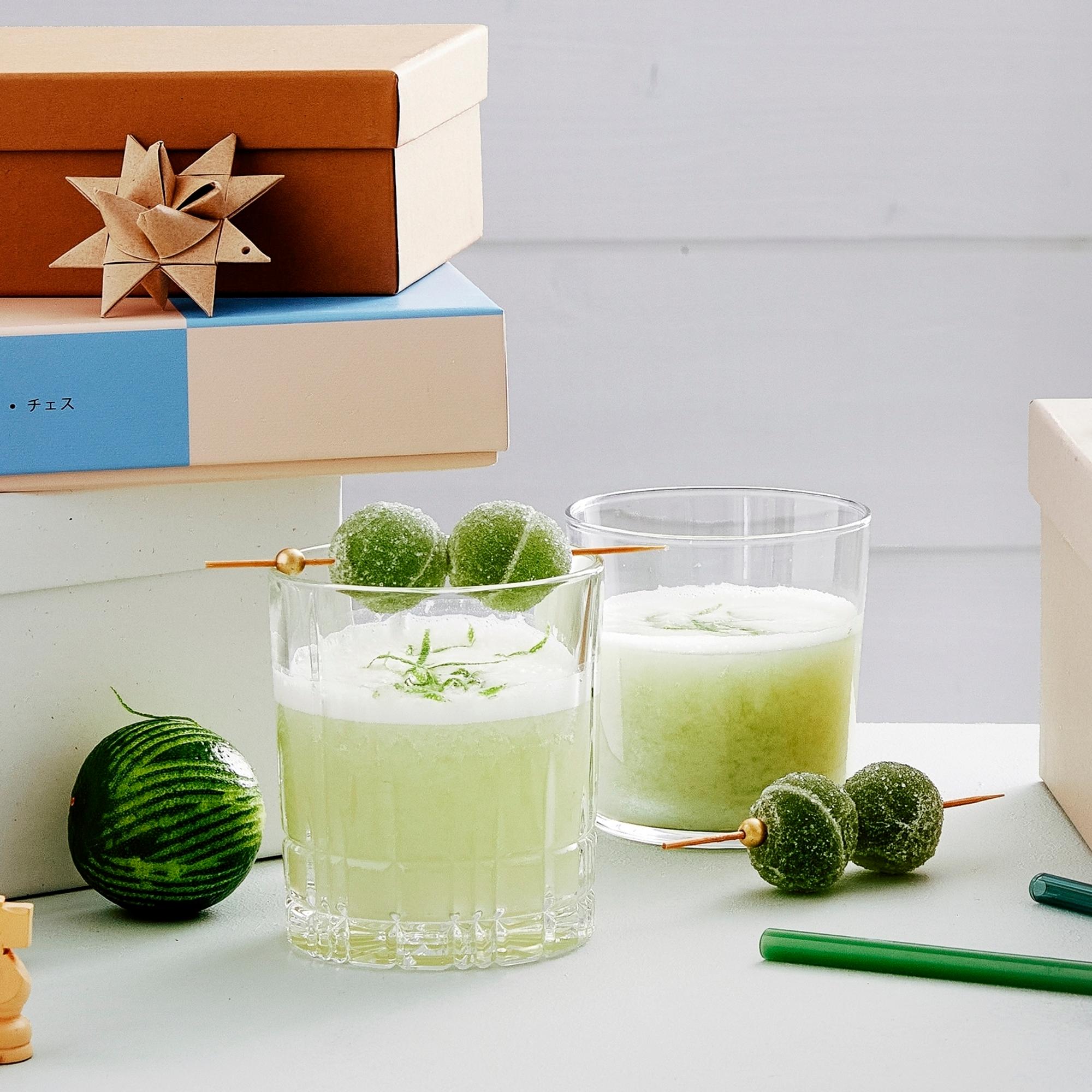 Vihreä kuula -sour – sekoita pikkujouluvieraille sesongin hauskin drinkki!