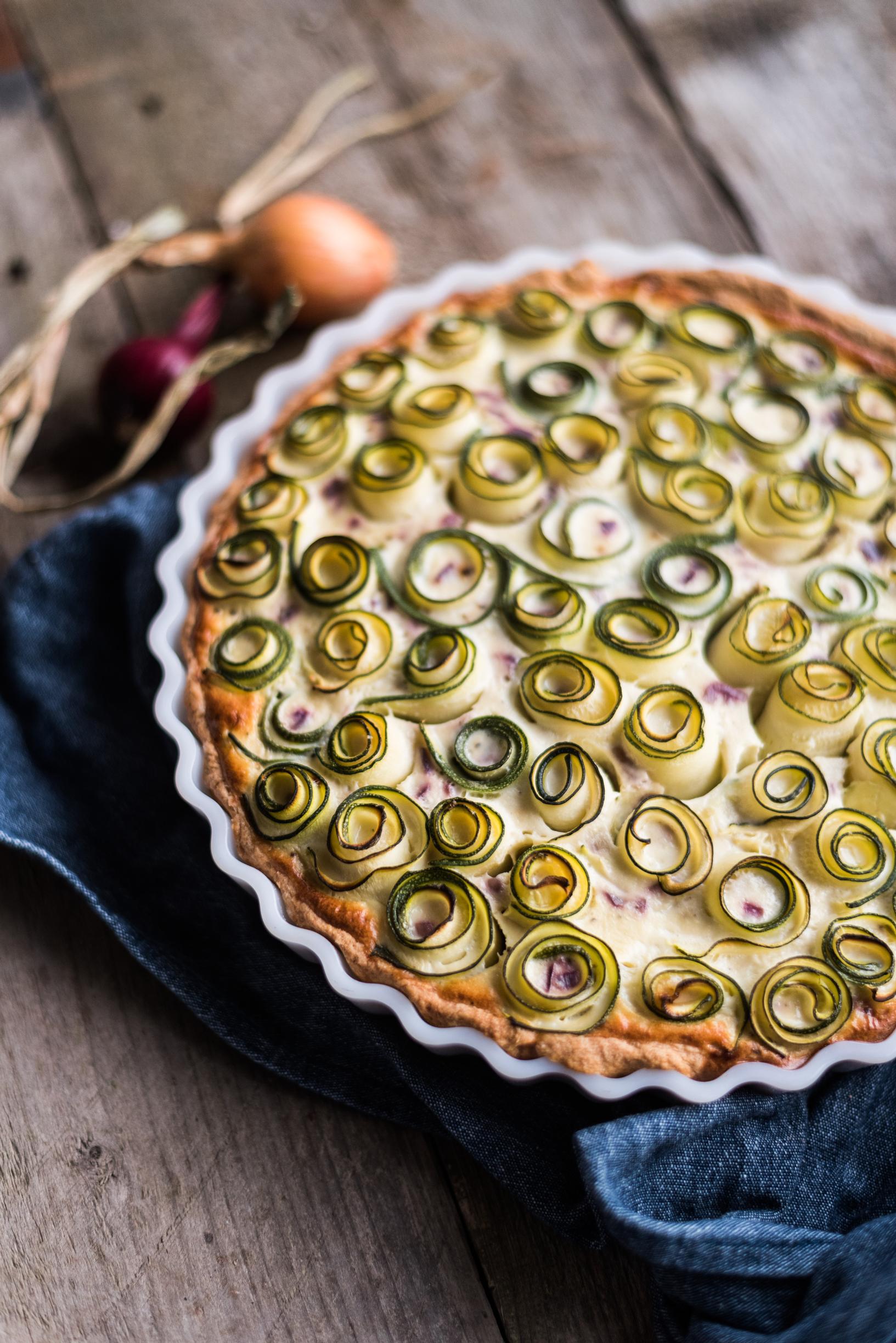 Herkullinen kesäkurpitsa-sinihomejuustopiirakka