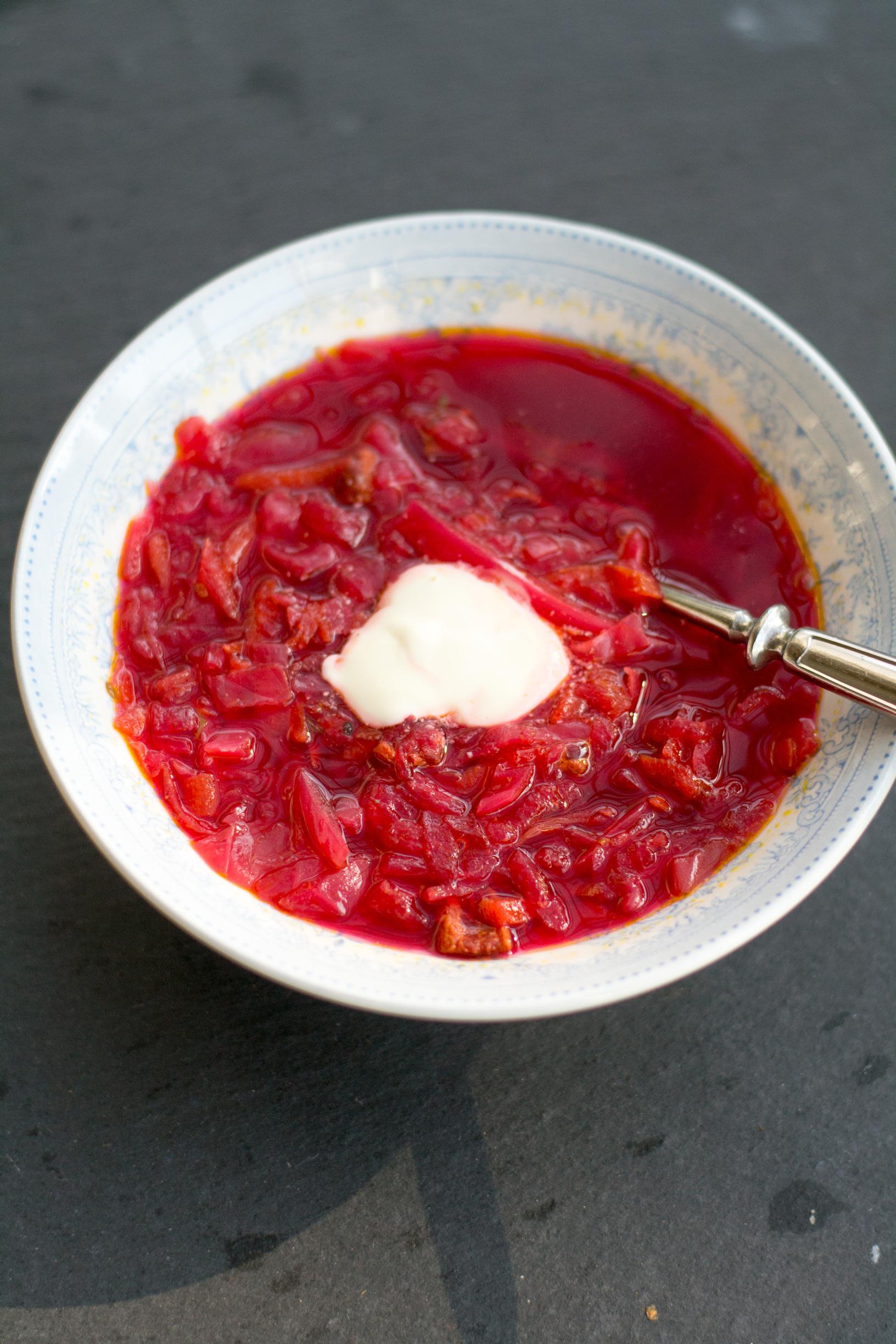 Maistuva pekoni-borssikeitto