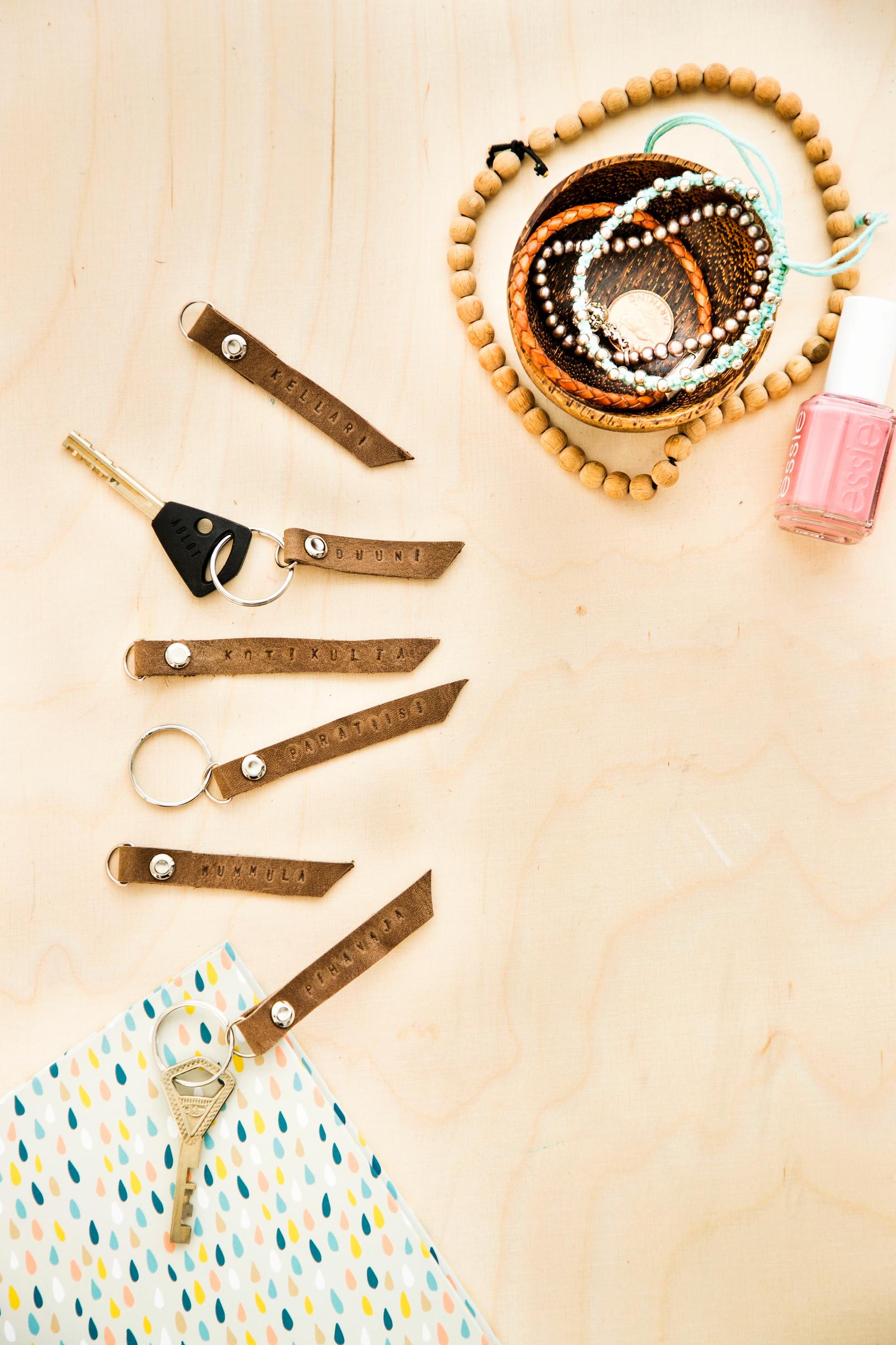 Nahkaiset avaimenperät