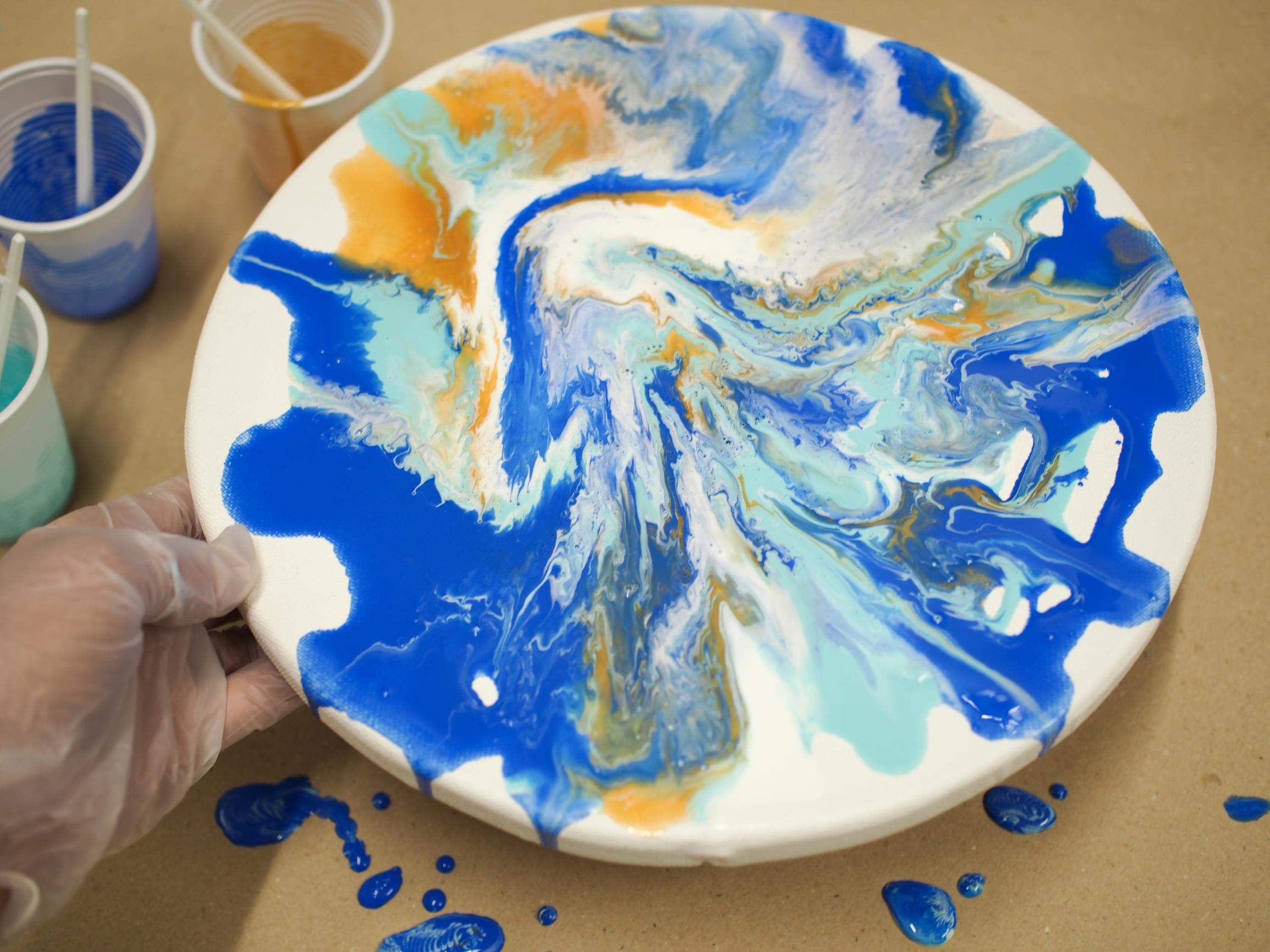 Pouring medium -taulun tekeminen