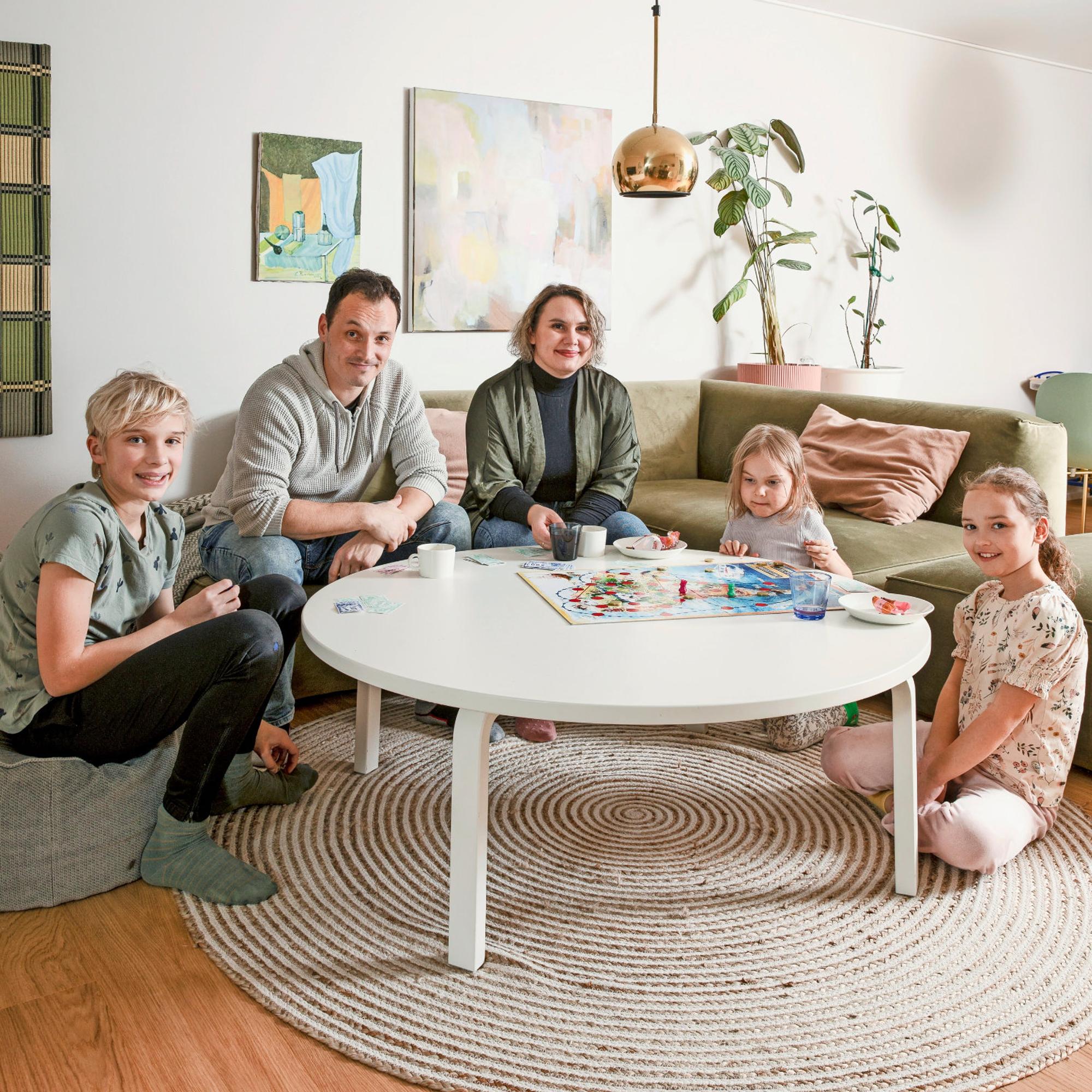 Kuopuksen sairaus pakotti uusperheen etsimään uuden kodin: ”Esteettömän kodin ei tarvitse olla laitosmainen”