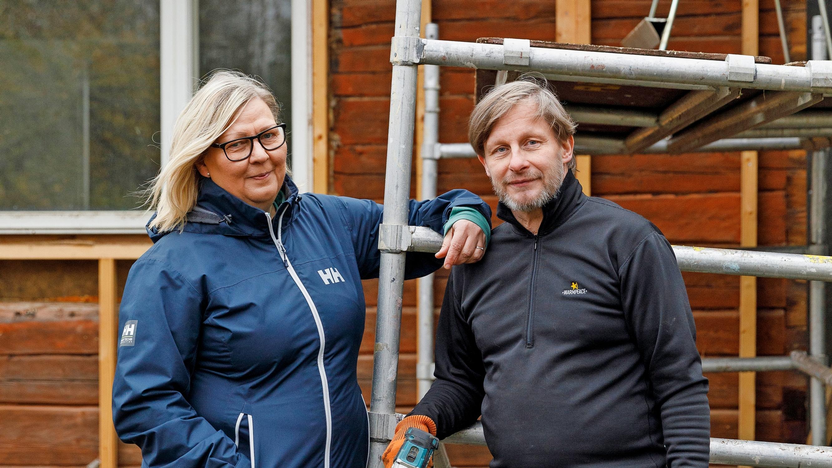 Eija, 56, ja Mika, 57, rakensivat talon Lappiin mutta alkoivat pian etsiä myös Etelä-Suomesta ”jotakin pientä kivaa” – ”Ehkä eläkeikään mennessä on valmista”