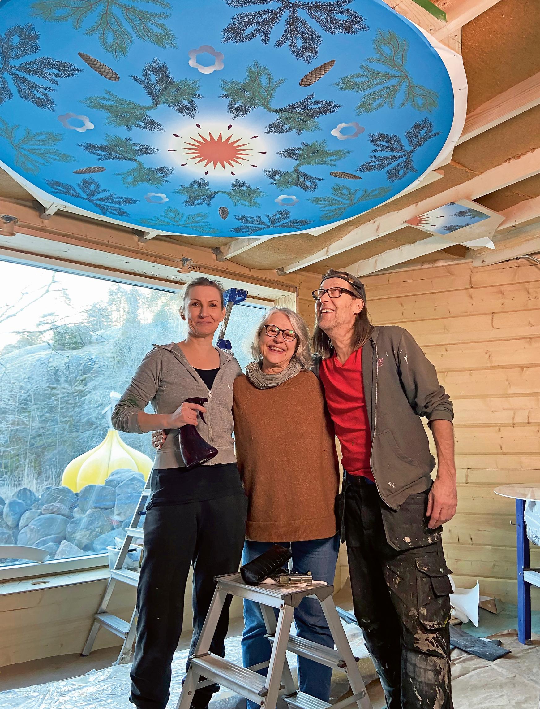 Jan-Erik, Marjo ja teoksen kiinnityksessä auttanut naapuri
