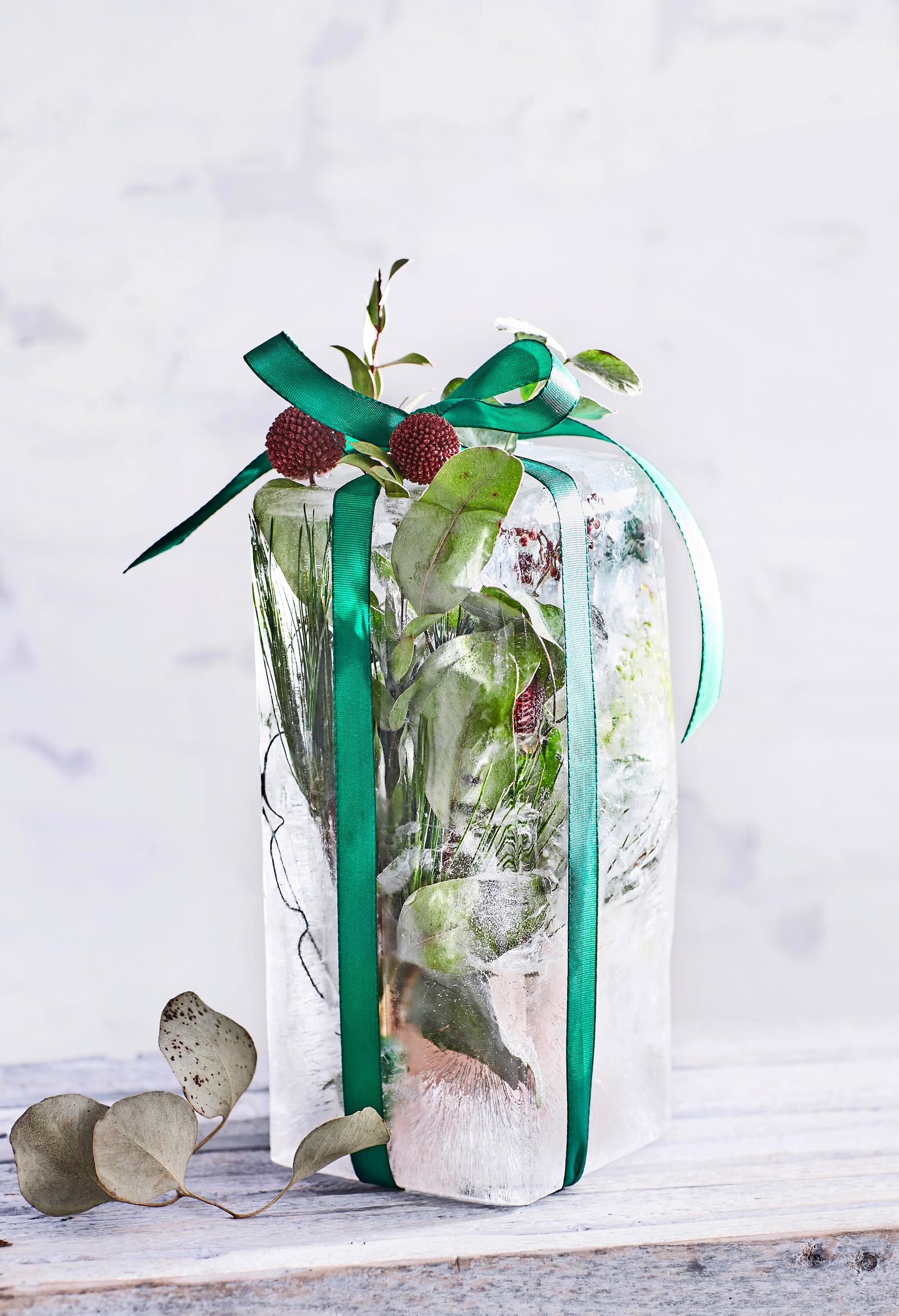 Maitopurkkiin tehty jäälyhty